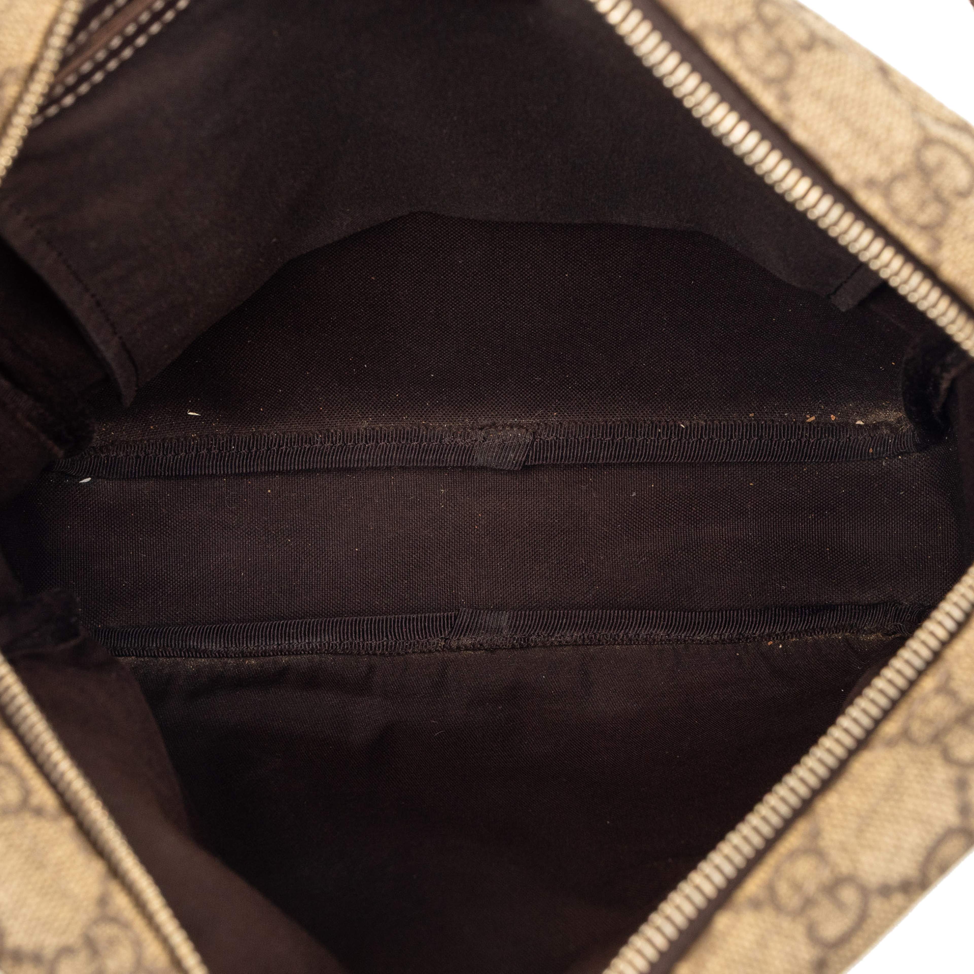 Gucci Gg Supreme Crossbody, från Luxclusif, i färgen beige. Klicka för att öppna bilden i stort format