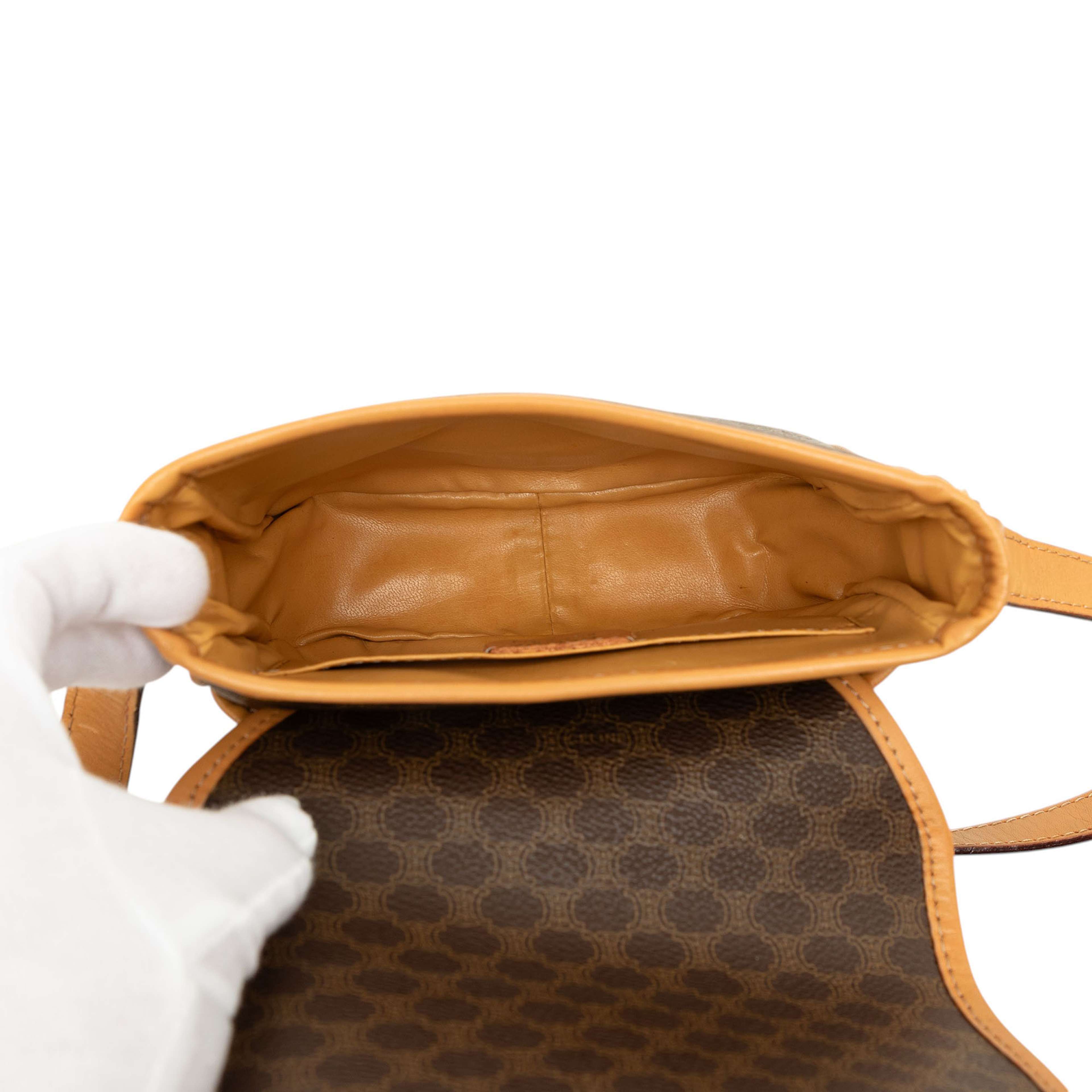 Celine Macadam Coated Canvas Crossbody, från Luxclusif, i färgen brun. Klicka för att öppna bilden i stort format