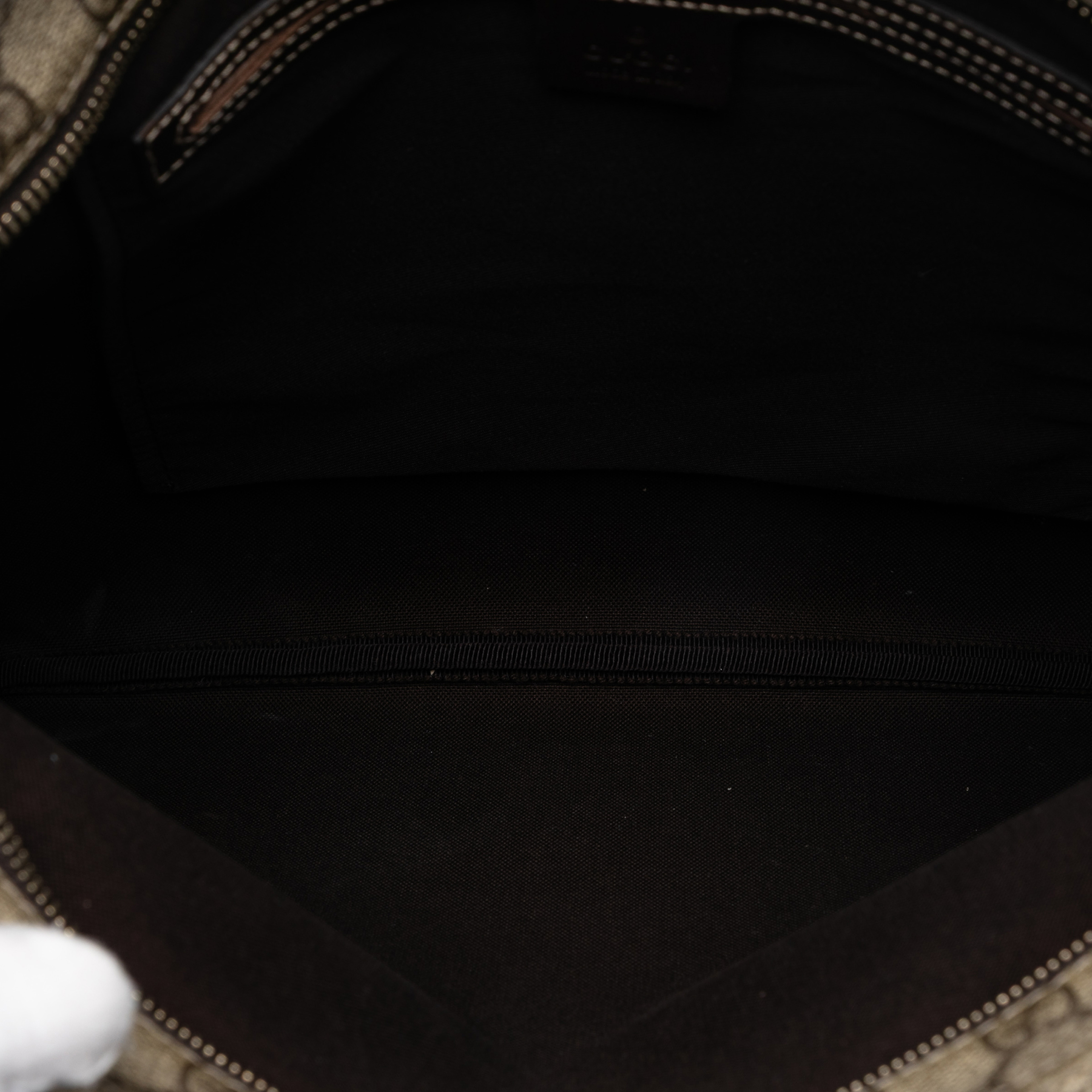 Gucci Gg Supreme Crossbody, från Luxclusif, i färgen beige. Klicka för att öppna bilden i stort format