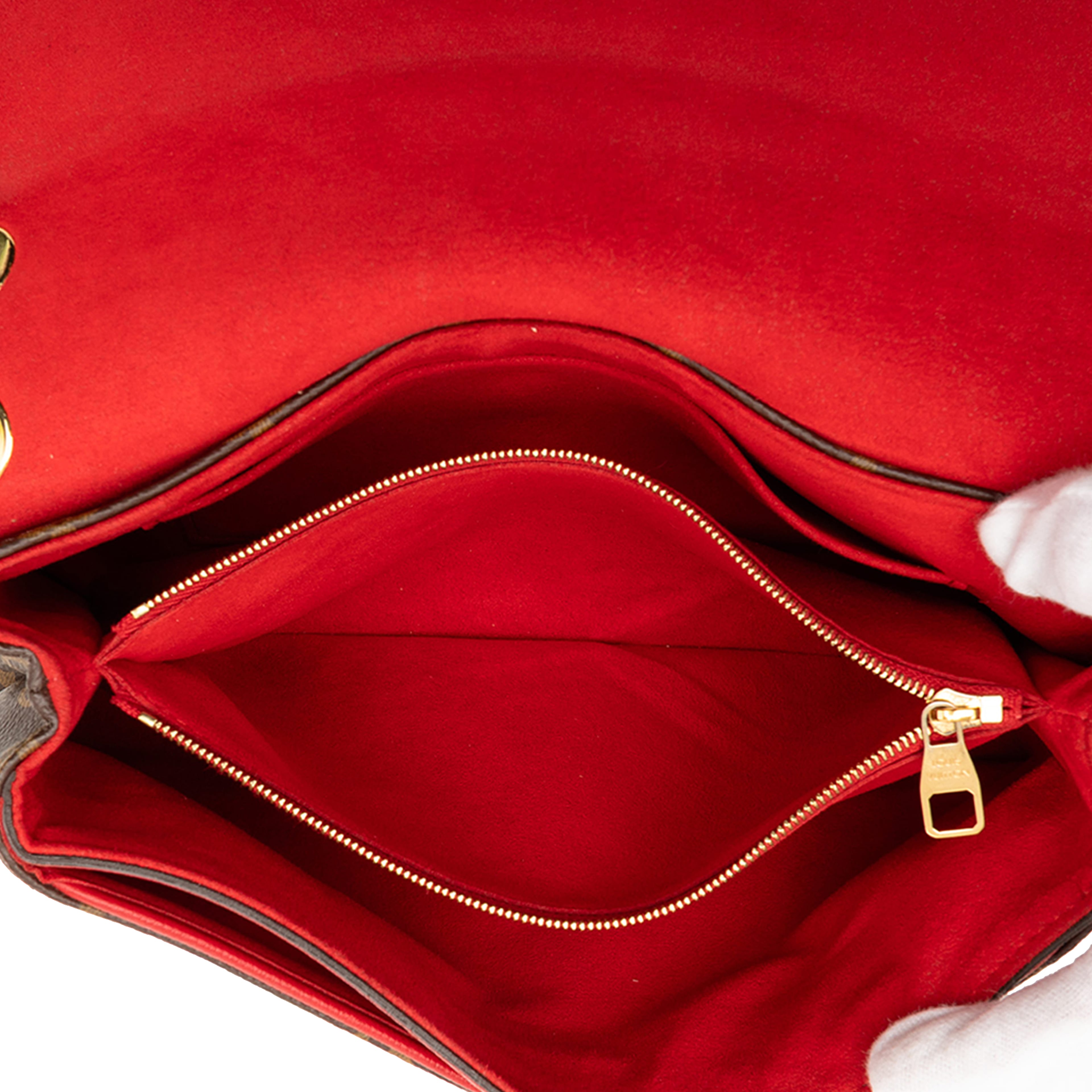 Louis Vuitton Monogram Pallas Chain, från Luxclusif, i färgen brown. Klicka för att öppna bilden i stort format