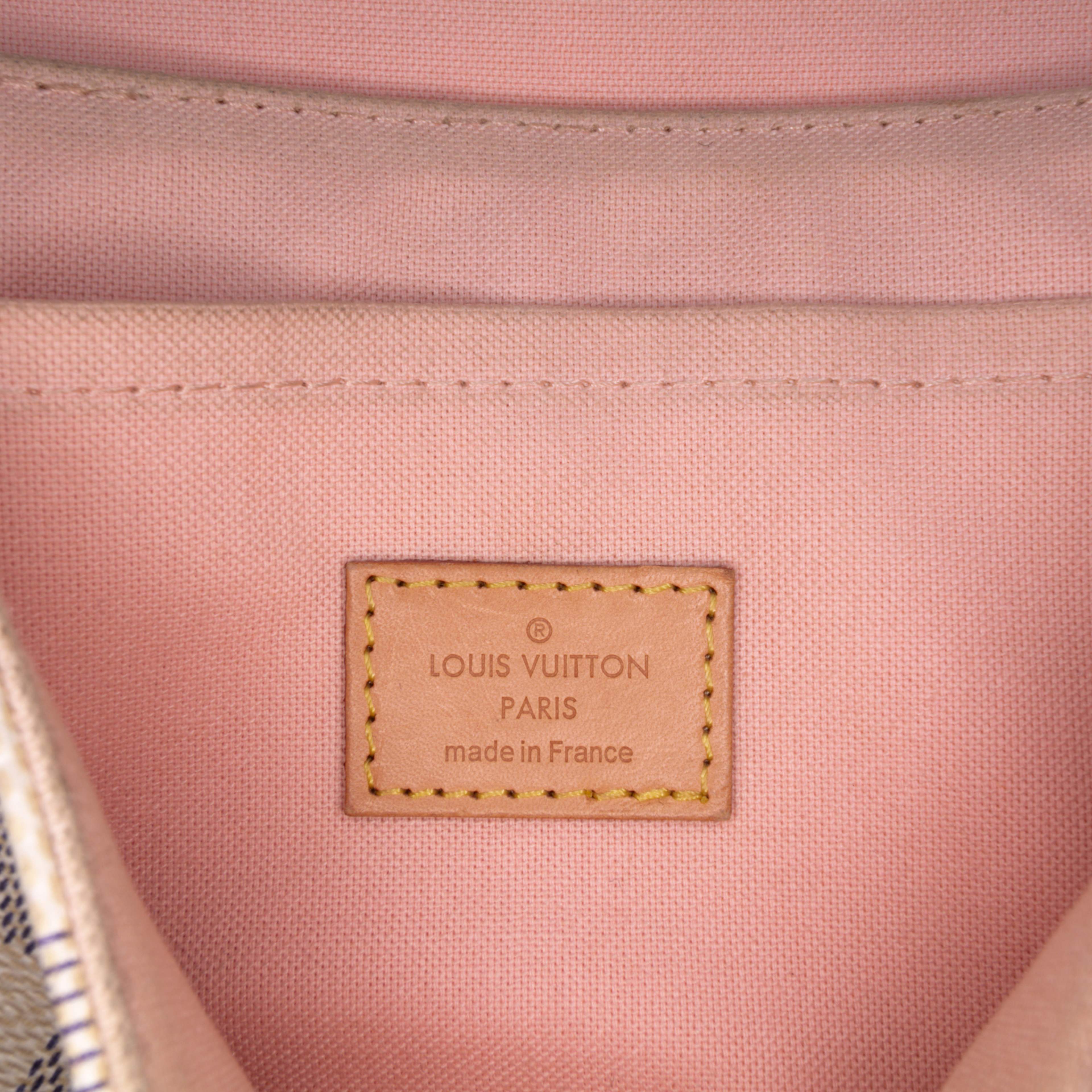 Louis Vuitton Damier Azur Croisette, från Luxclusif, i färgen white. Klicka för att öppna bilden i stort format