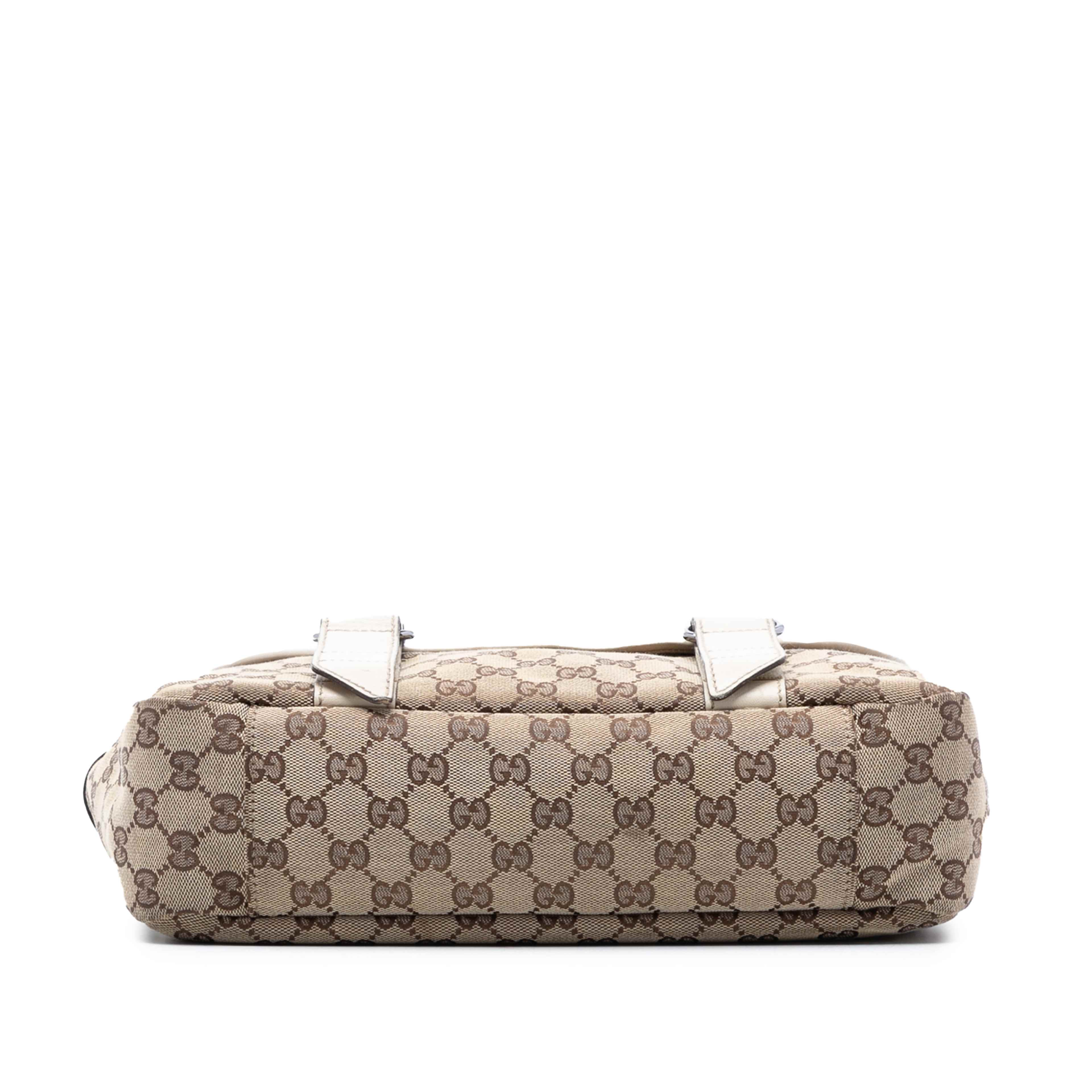 Gucci Gg Canvas Messenger Bag, från Luxclusif, i färgen beige. Klicka för att öppna bilden i stort format