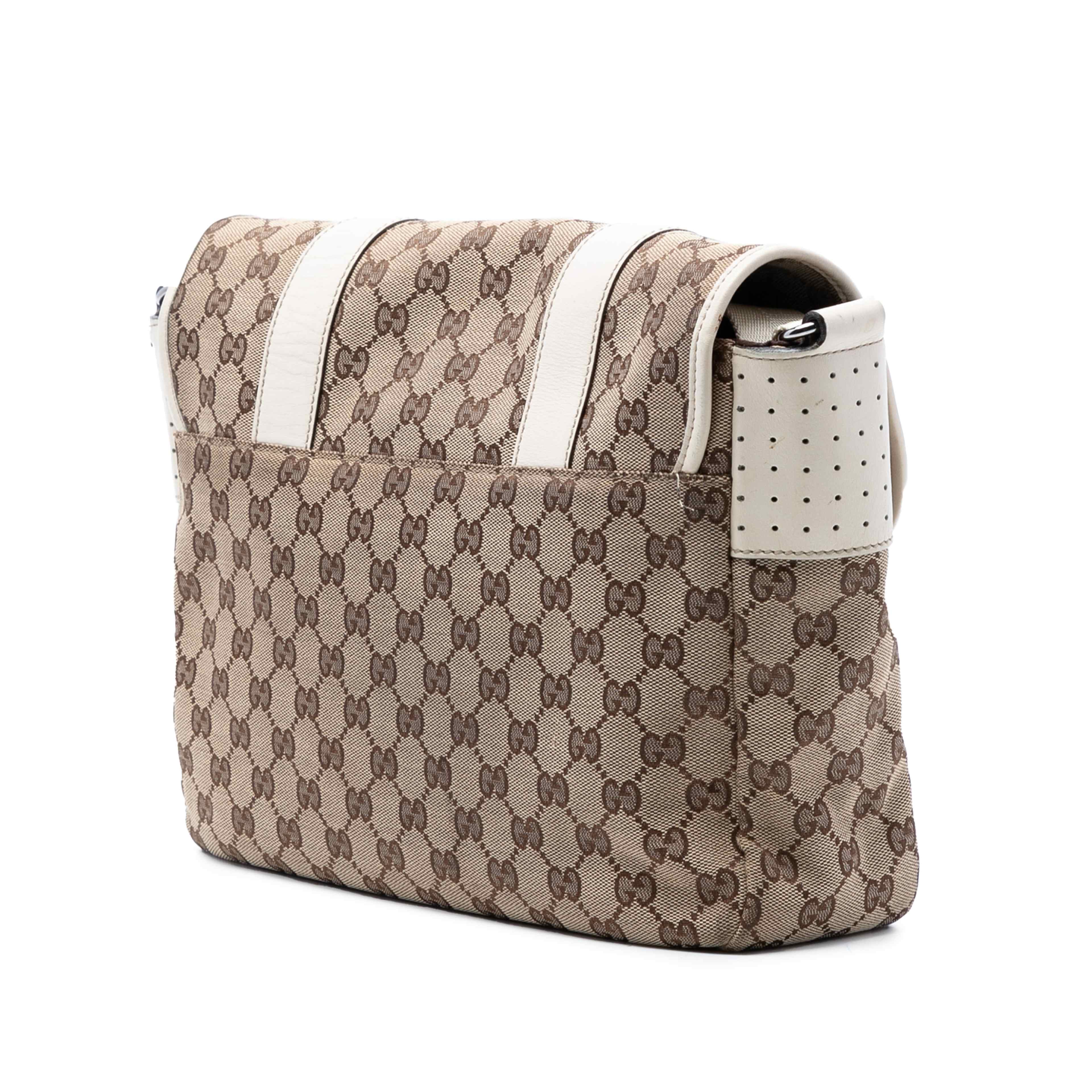 Gucci Gg Canvas Messenger Bag, från Luxclusif, i färgen beige. Klicka för att öppna bilden i stort format