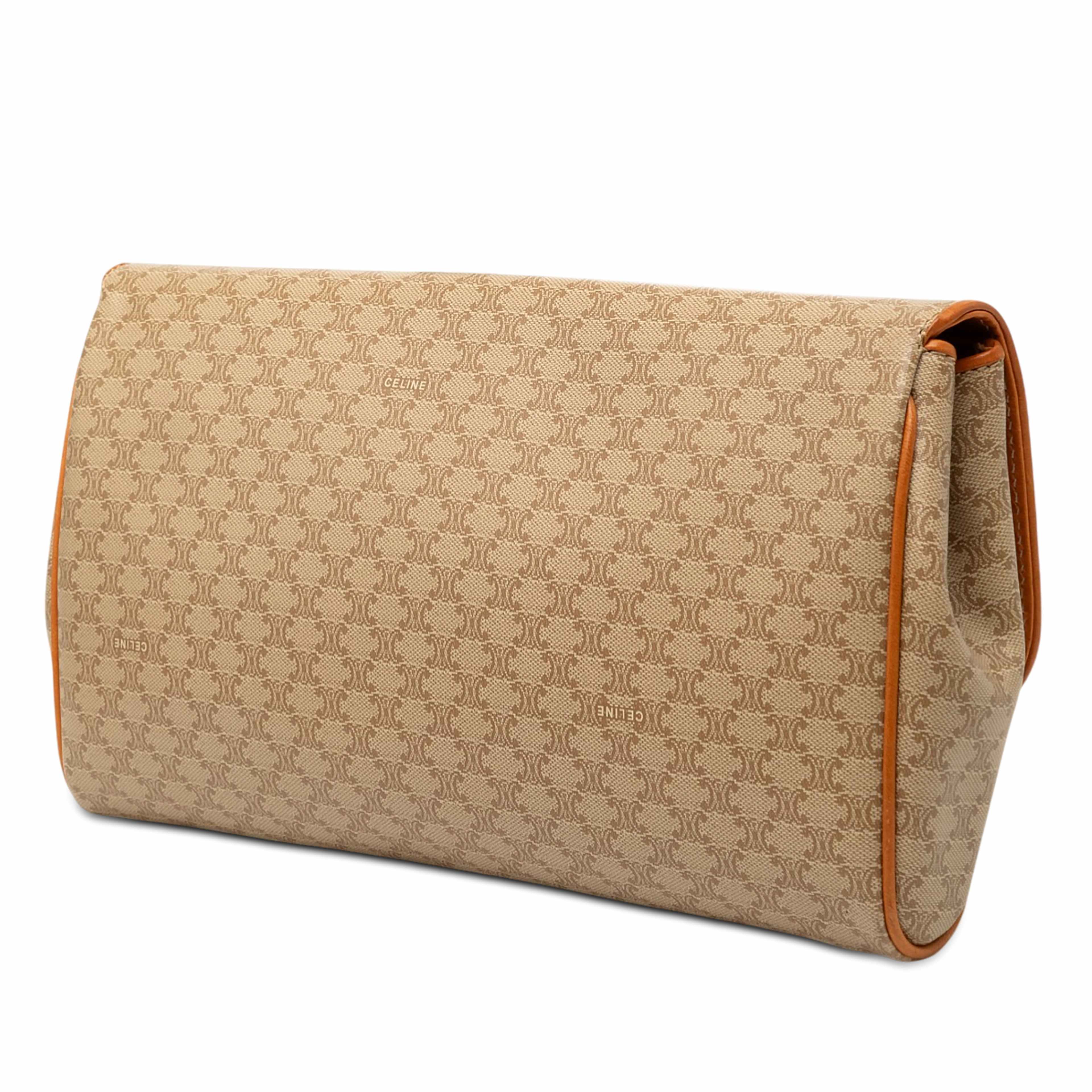 Celine Macadam Coated Canvas Clutch, från Luxclusif, i färgen beige. Klicka för att öppna bilden i stort format