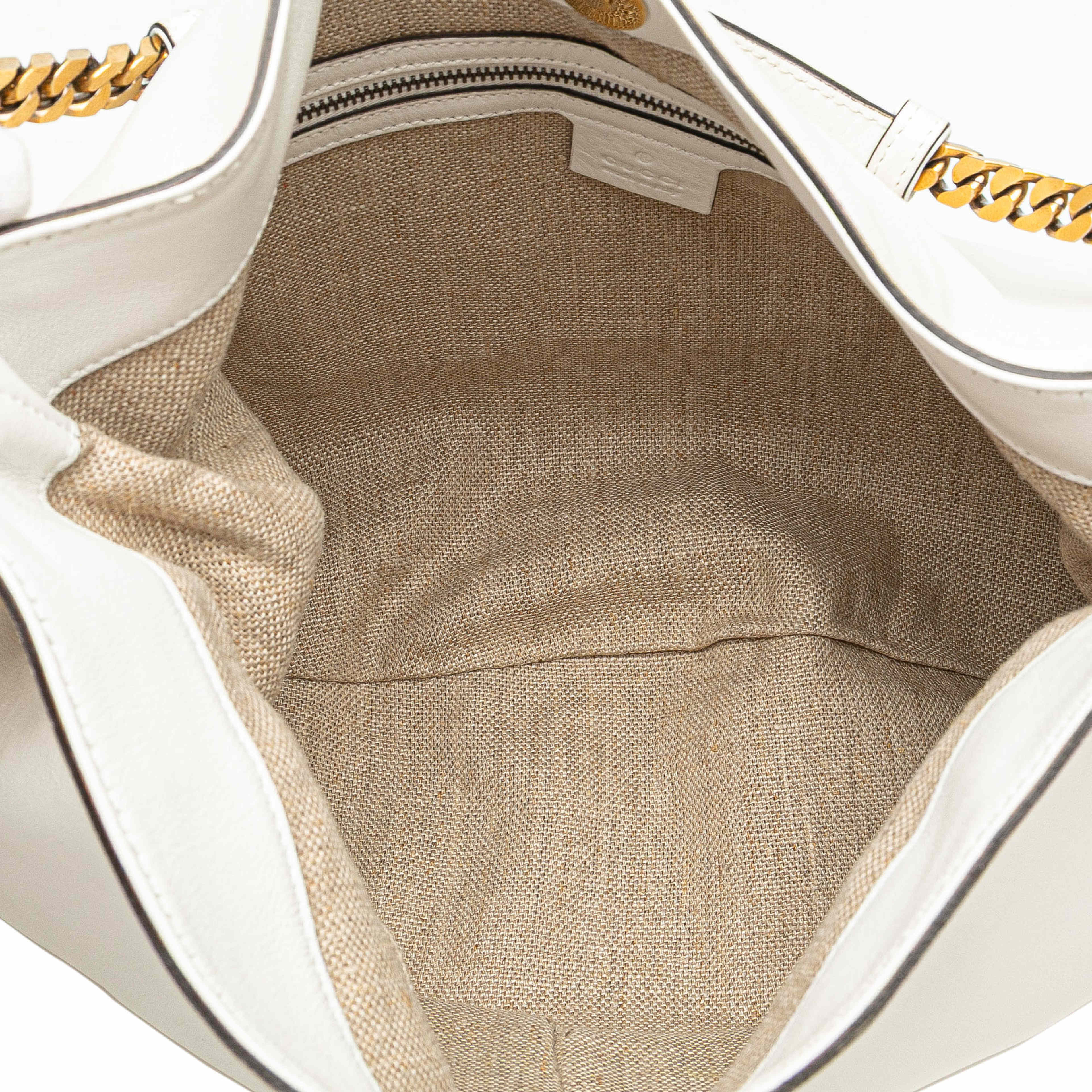Gucci Medium Leather 1970 Hobo, från Luxclusif, i färgen white. Klicka för att öppna bilden i stort format