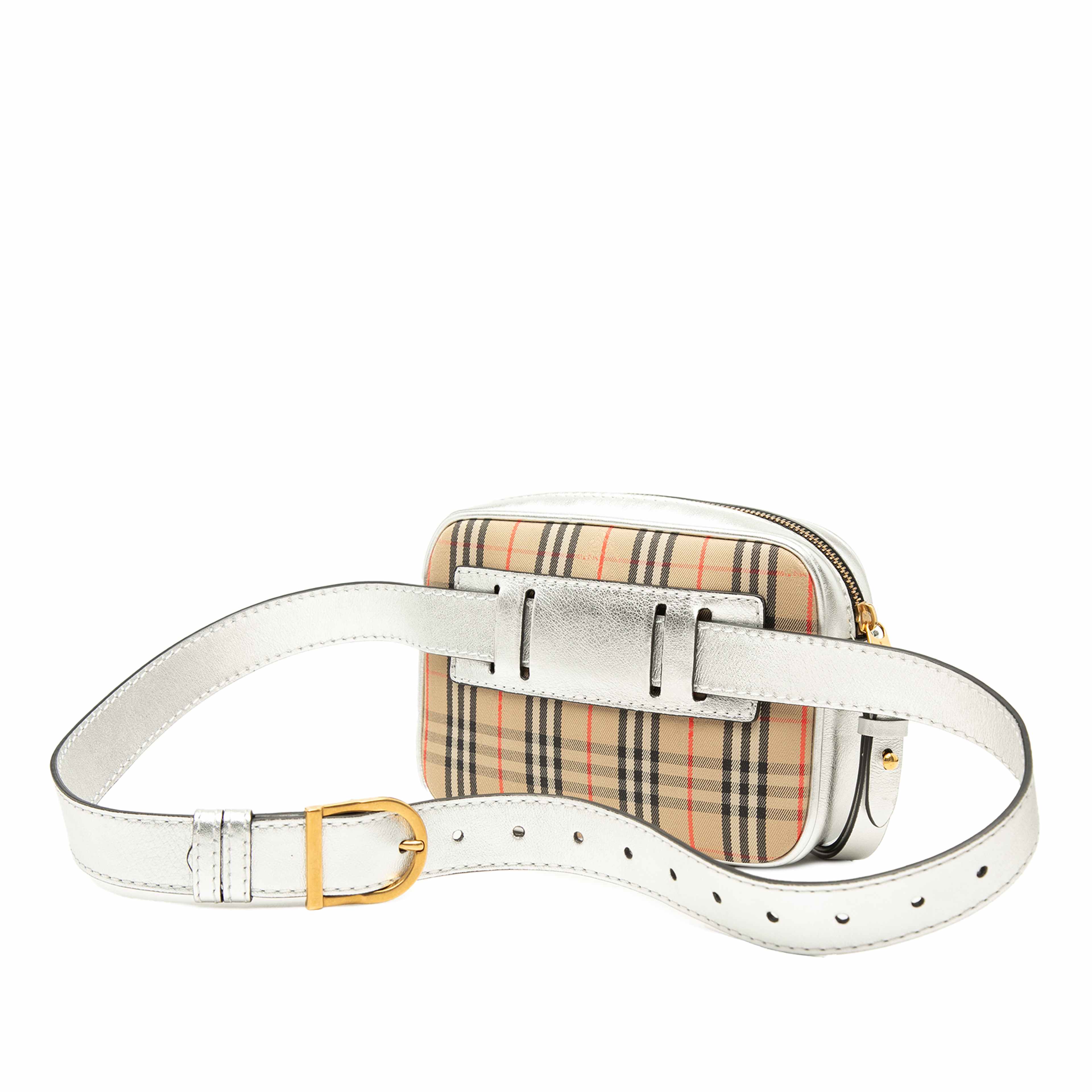 Burberry Haymarket Check Canvas 1983 Link Belt Bag, från Luxclusif, i färgen beige. Klicka för att öppna bilden i stort format