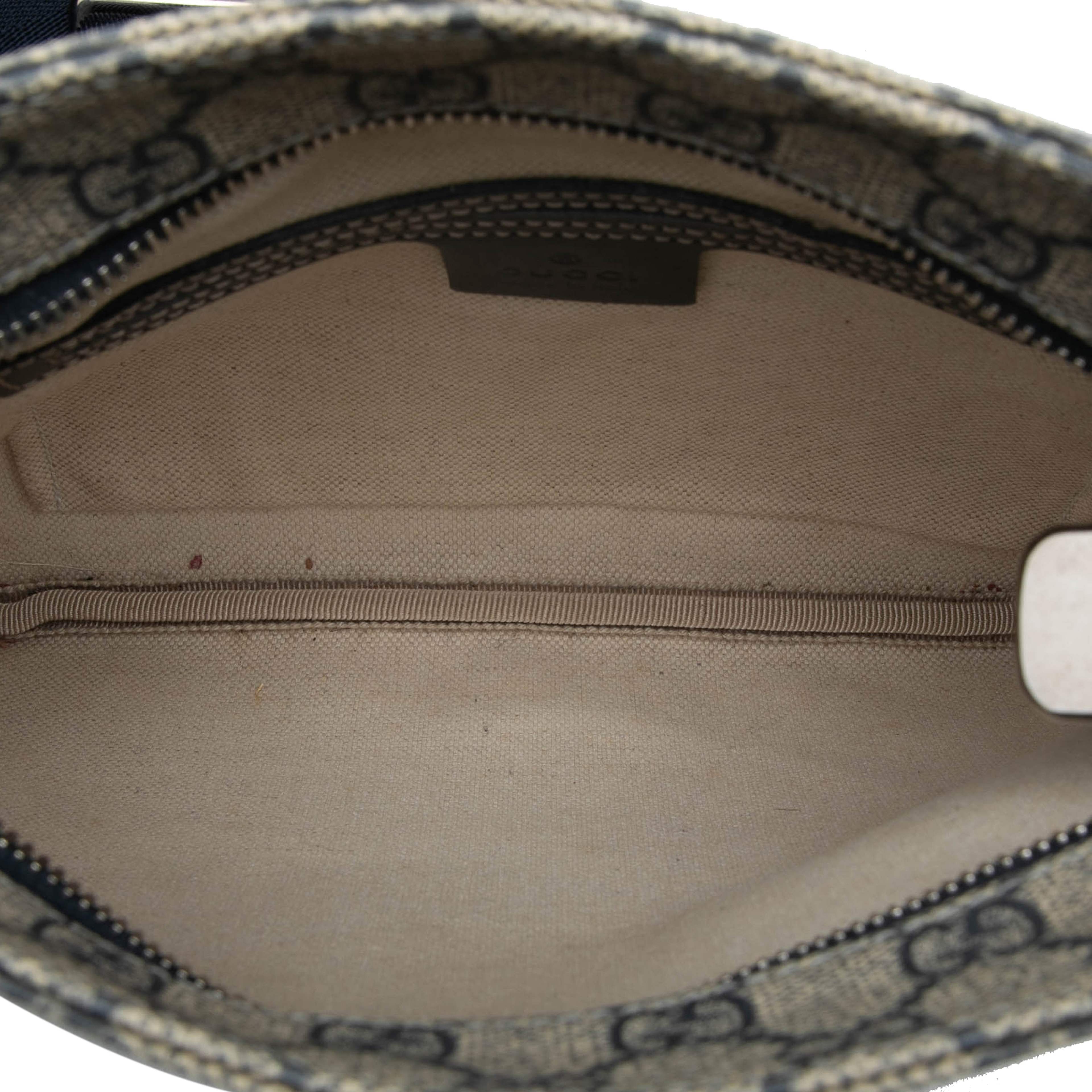 Gucci Gg Supreme Crossbody, från Luxclusif, i färgen beige. Klicka för att öppna bilden i stort format