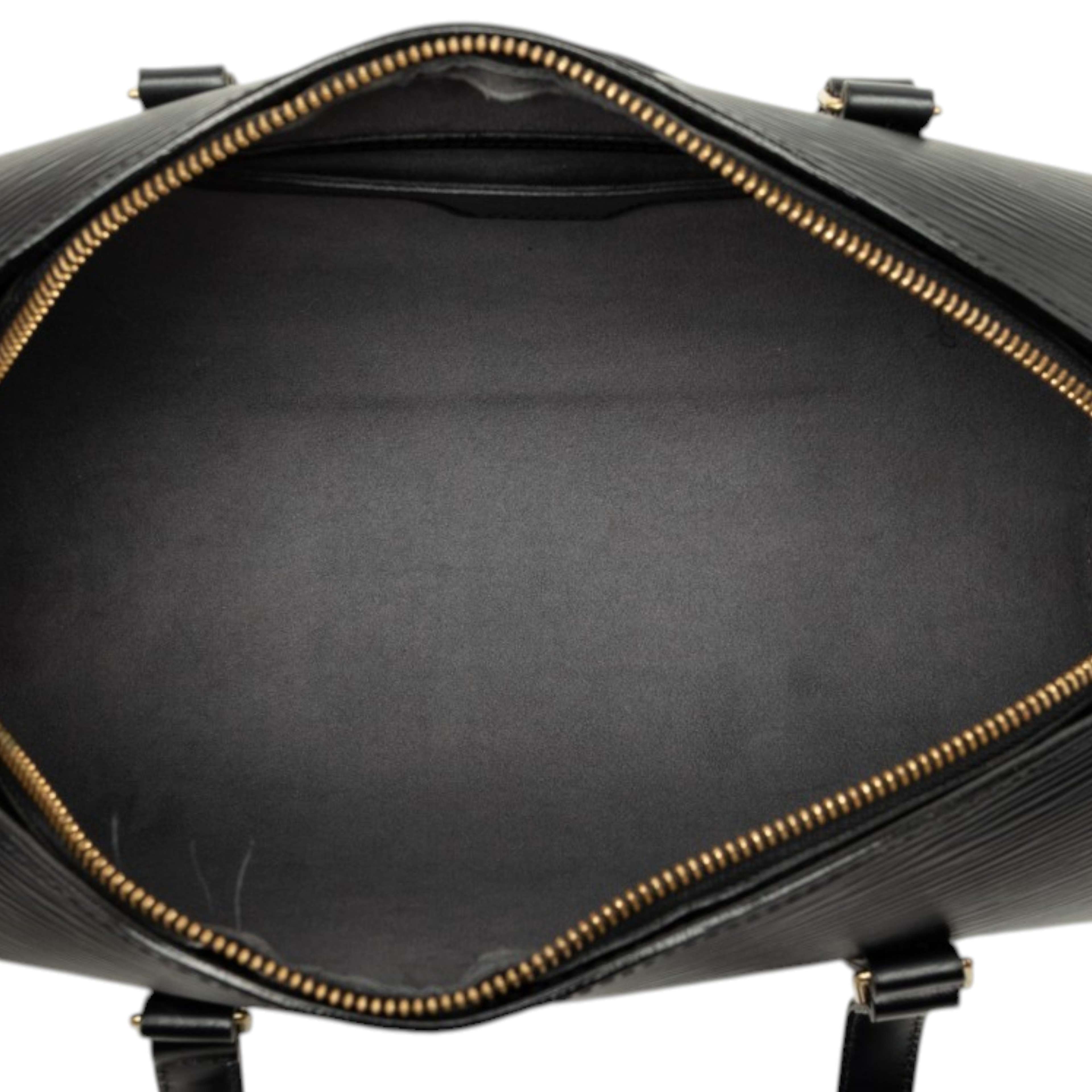 Louis Vuitton Epi Soufflot, från Luxclusif, i färgen svart. Klicka för att öppna bilden i stort format