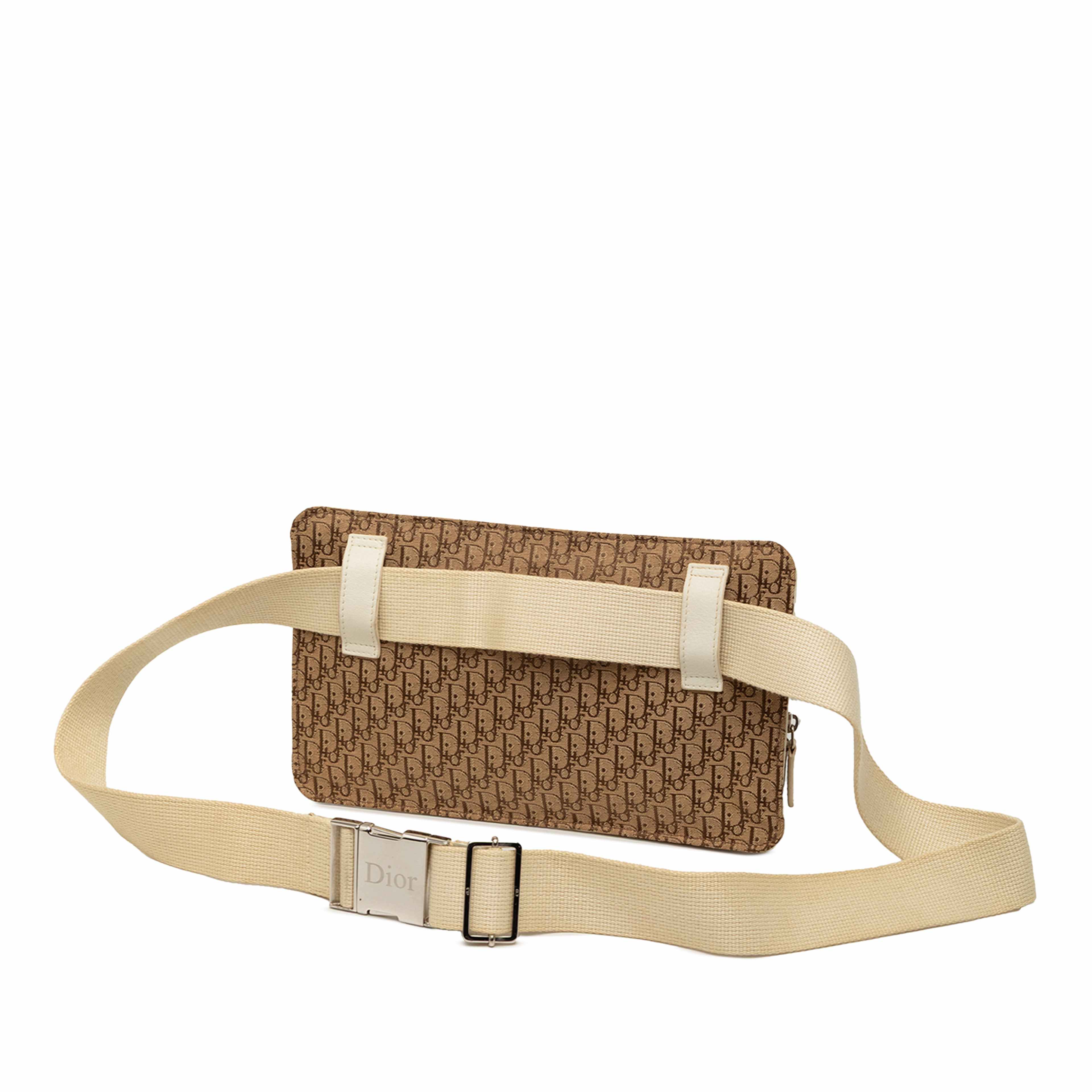 Dior Diorissimo Trotter Canvas Street Chic Belt Bag, från Luxclusif, i färgen brown. Klicka för att öppna bilden i stort format