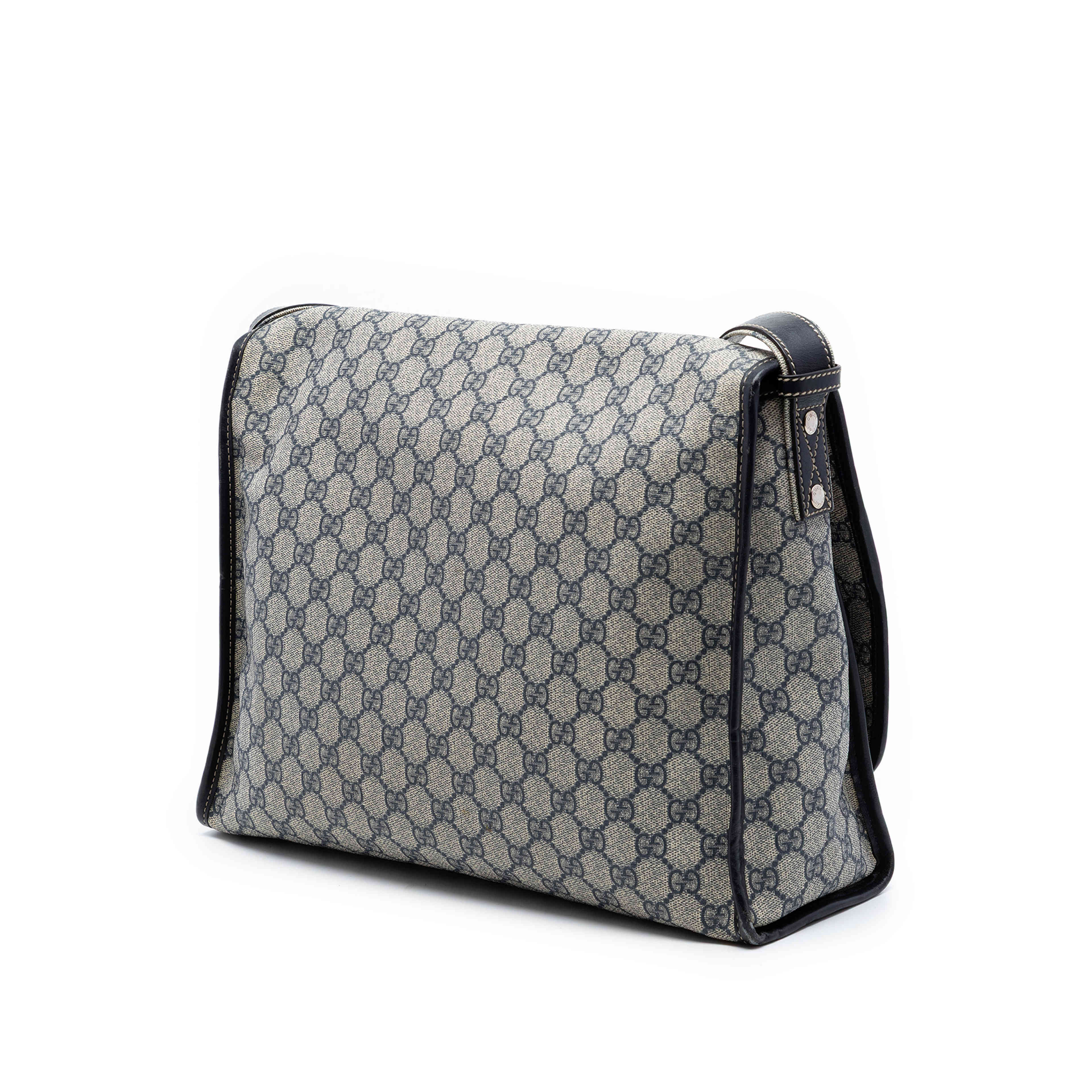 Gucci Gg Supreme Web Messenger Bag, från Luxclusif, i färgen beige. Klicka för att öppna bilden i stort format