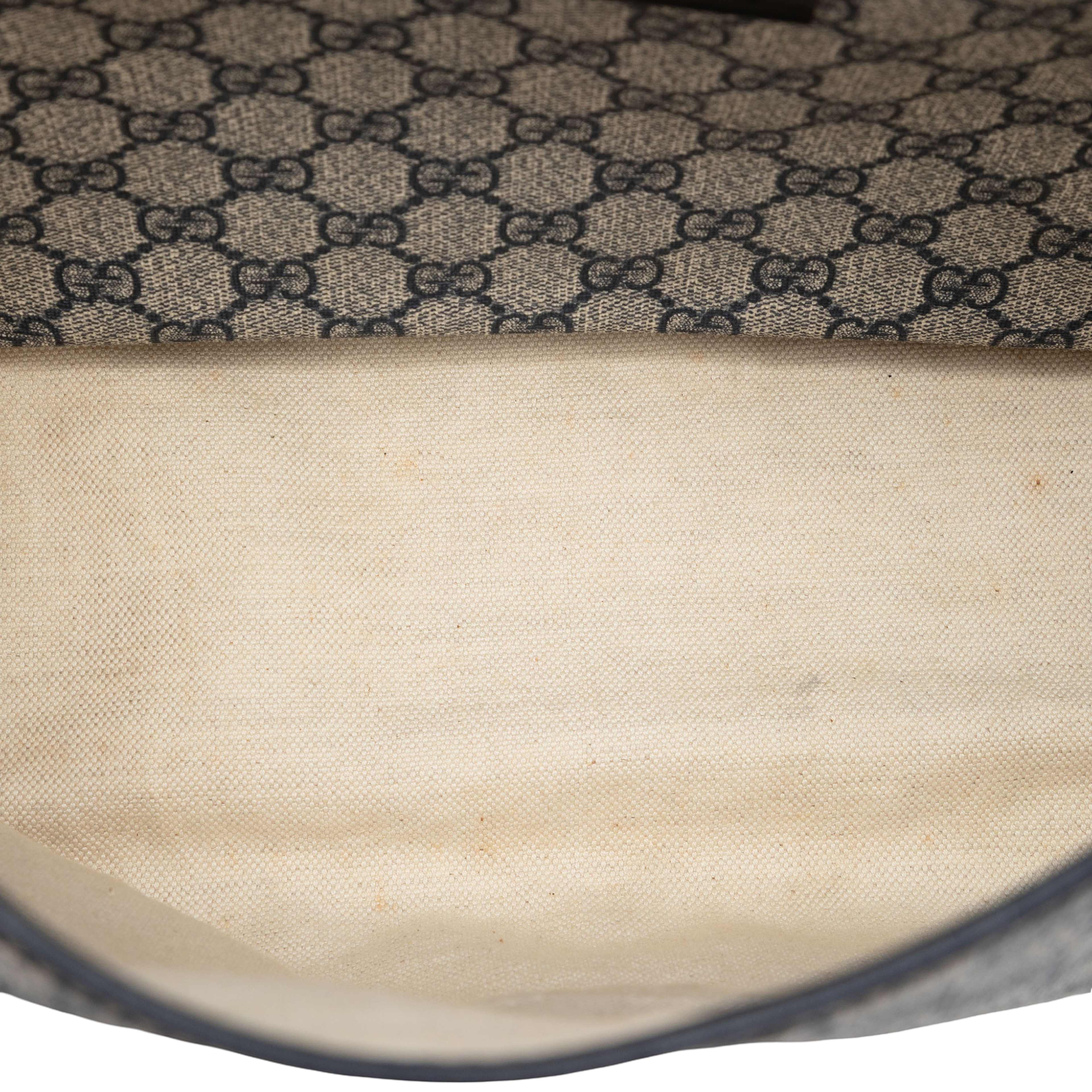 Gucci Gg Supreme Web Messenger Bag, från Luxclusif, i färgen beige. Klicka för att öppna bilden i stort format