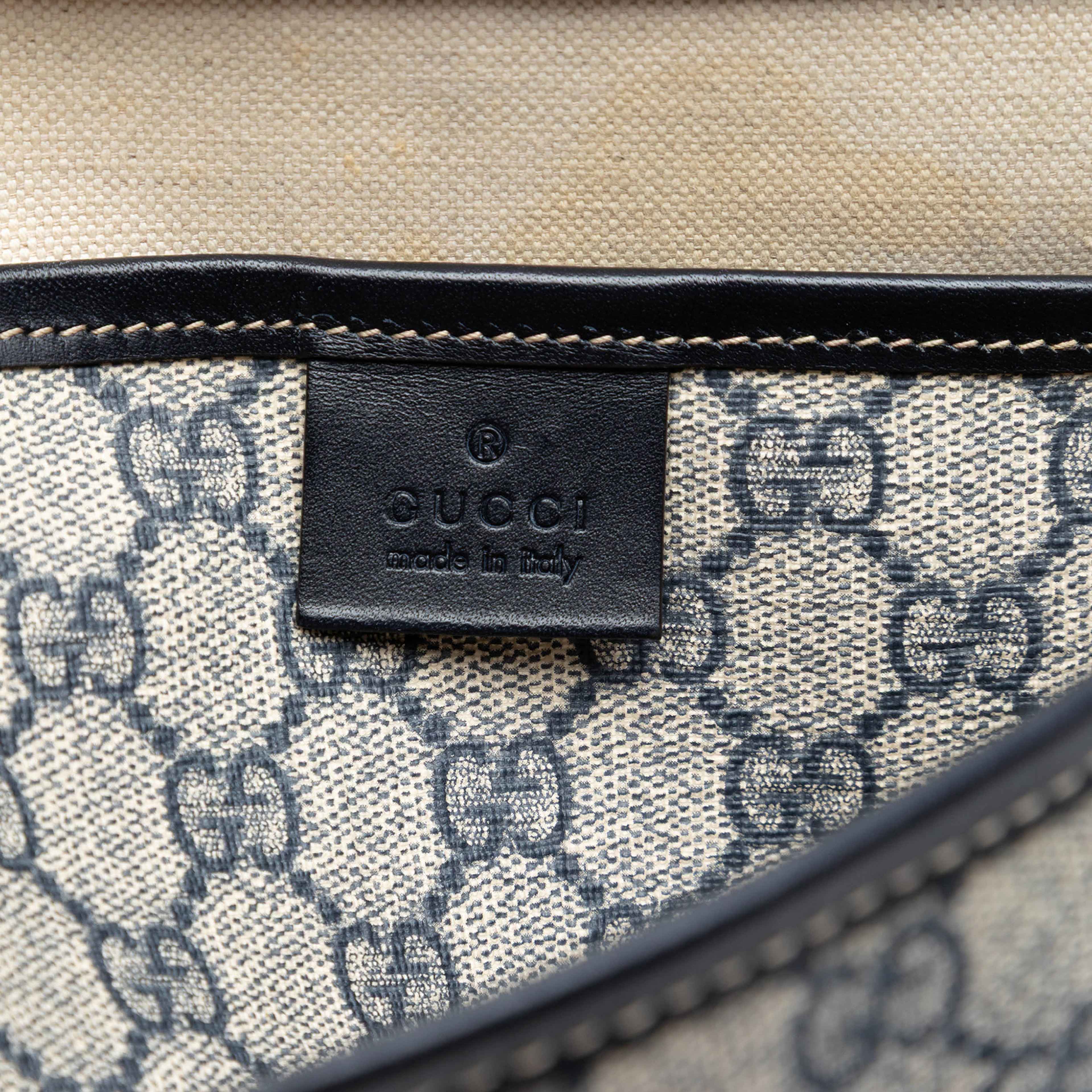 Gucci Gg Supreme Web Messenger Bag, från Luxclusif, i färgen beige. Klicka för att öppna bilden i stort format
