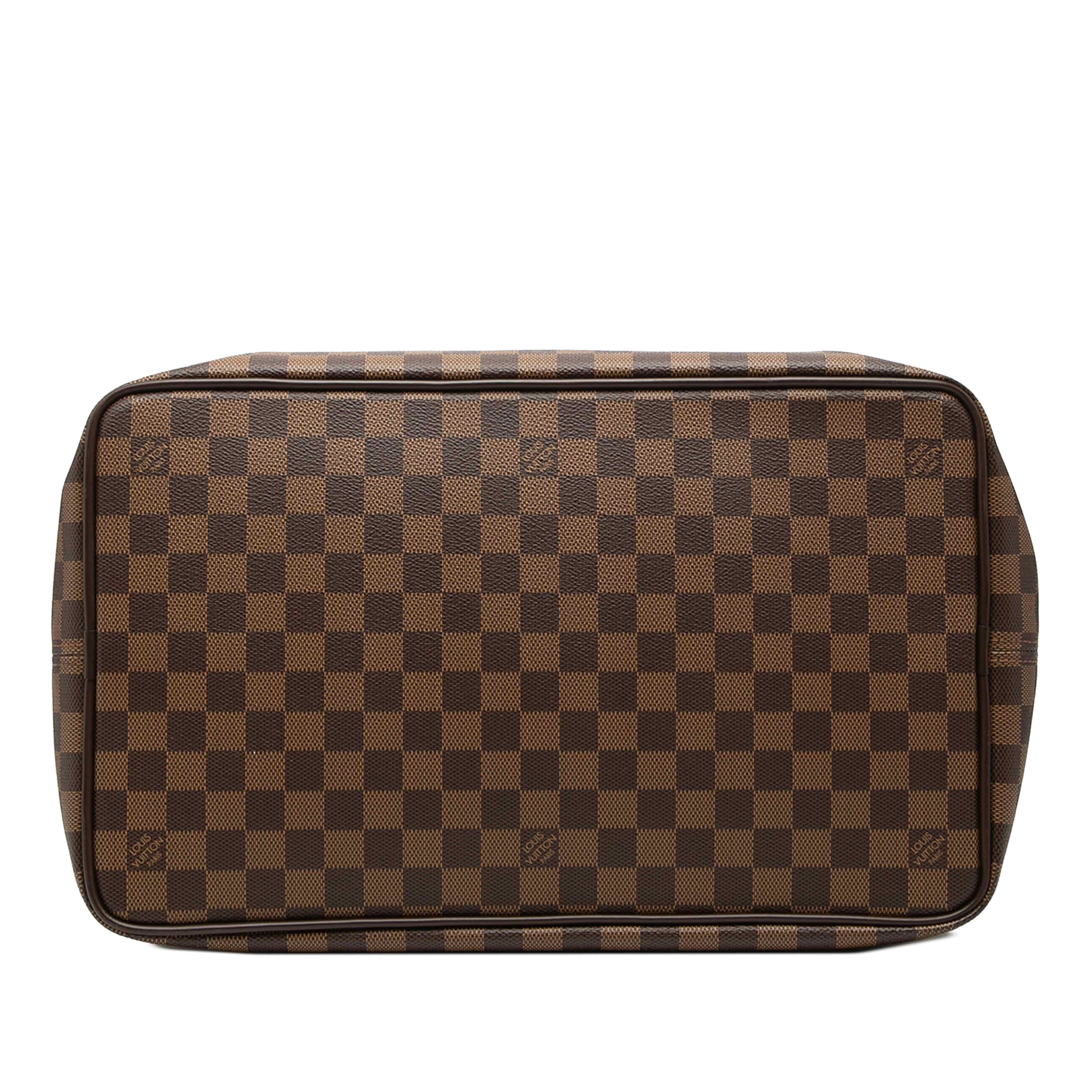 Louis Vuitton Damier Ebene Greenwich Pm, från Luxclusif, i färgen brun. Klicka för att öppna bilden i stort format
