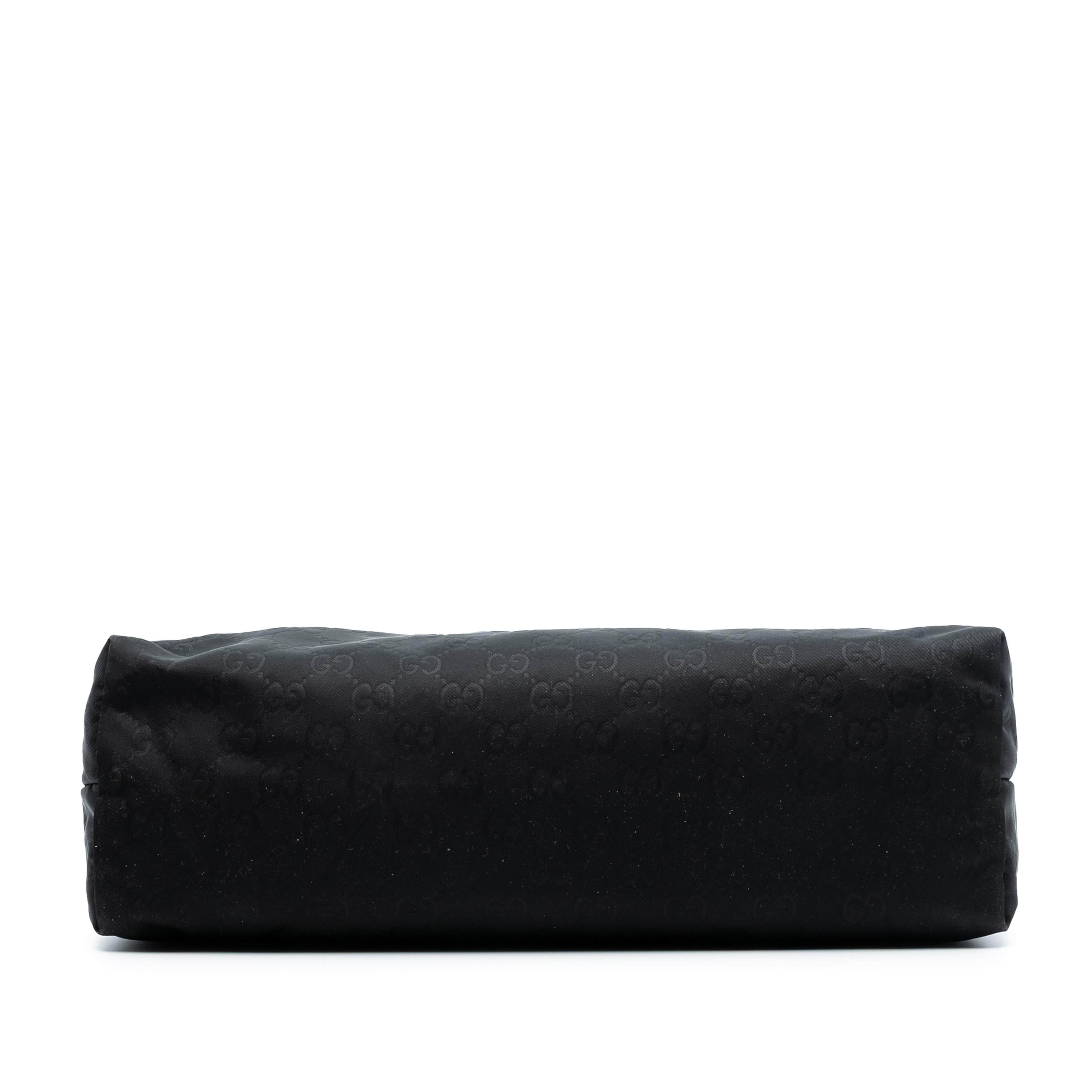 Gucci Gg Nylon Crossbody, från Luxclusif, i färgen black. Klicka för att öppna bilden i stort format