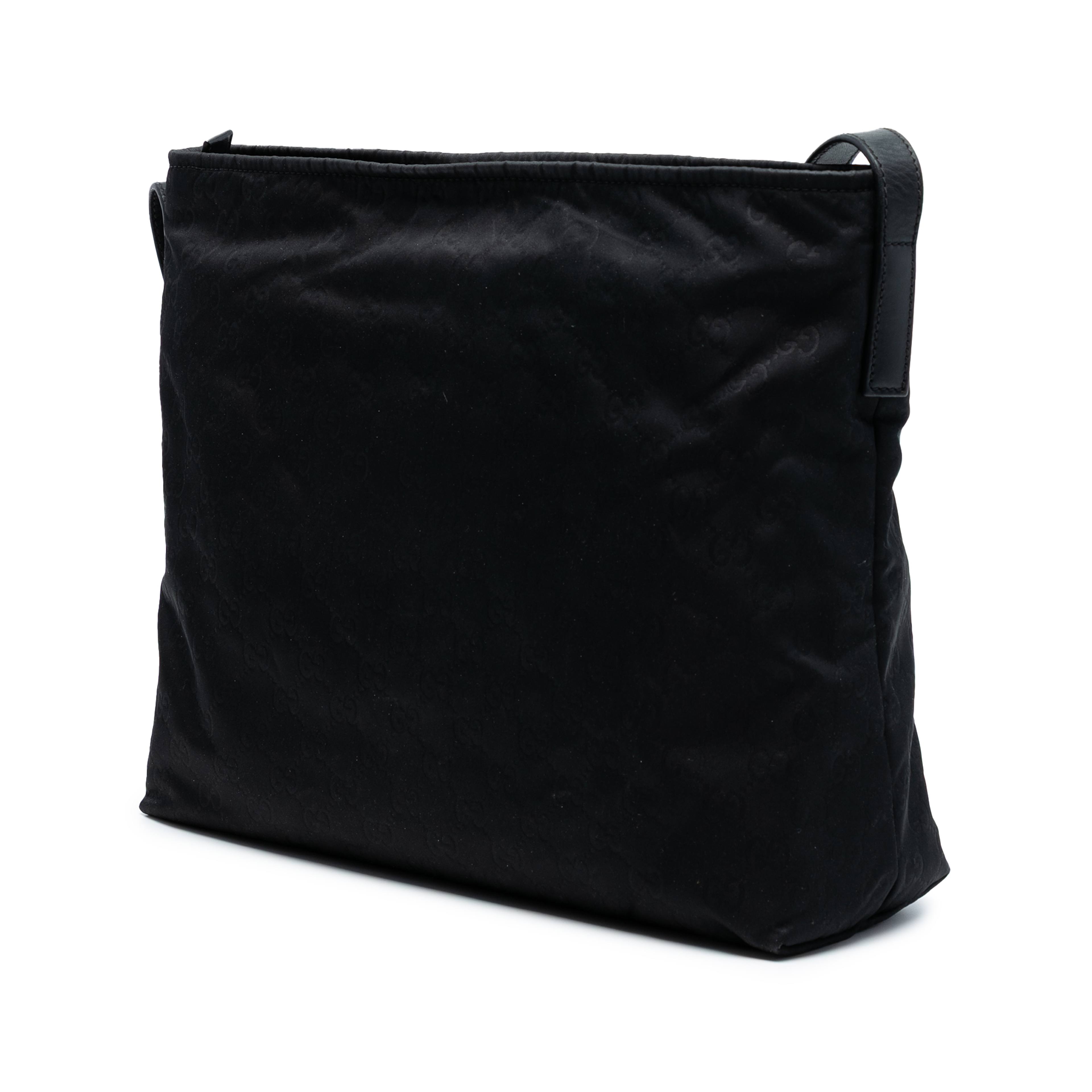 Gucci Gg Nylon Crossbody, från Luxclusif, i färgen black. Klicka för att öppna bilden i stort format