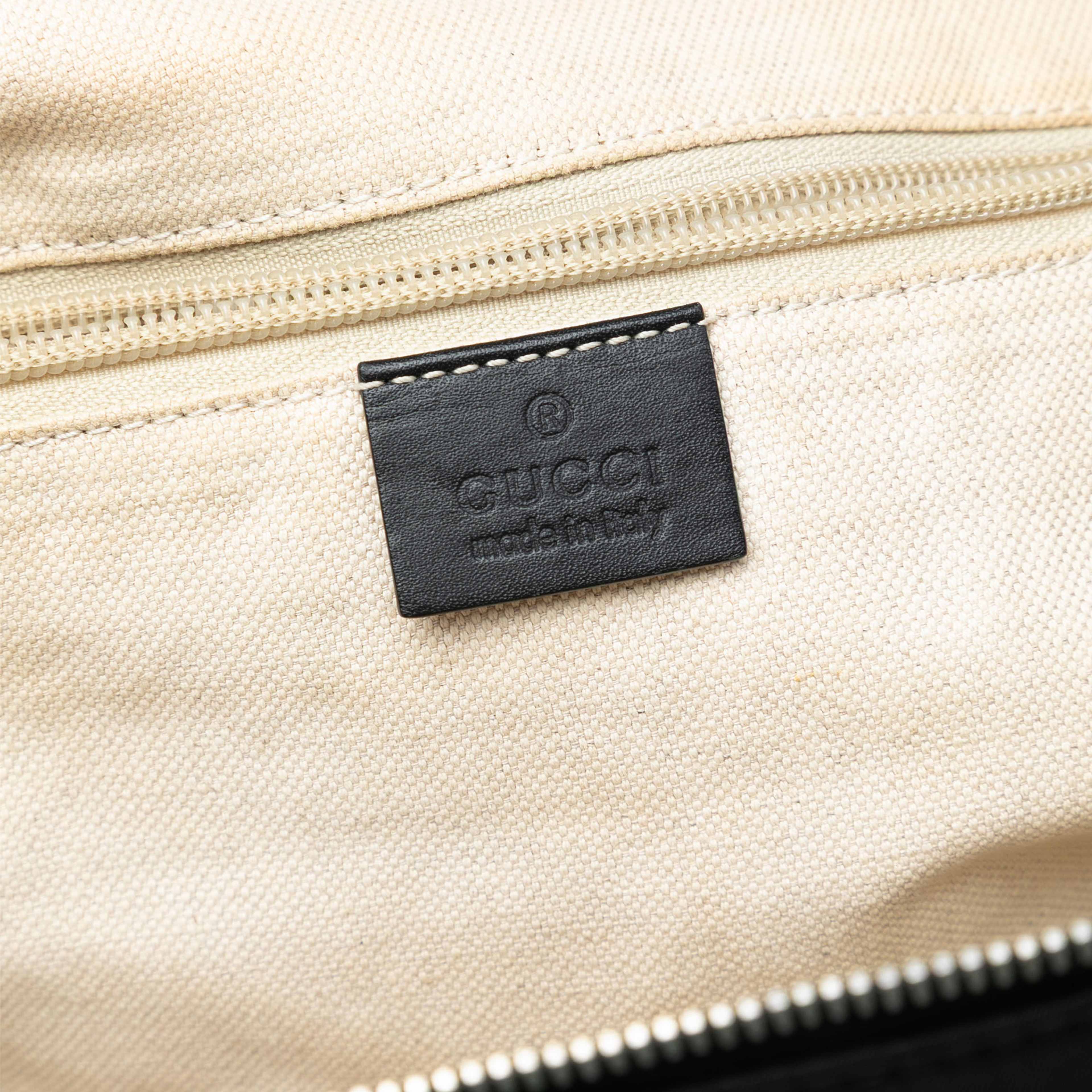 Gucci Gg Nylon Crossbody, från Luxclusif, i färgen black. Klicka för att öppna bilden i stort format