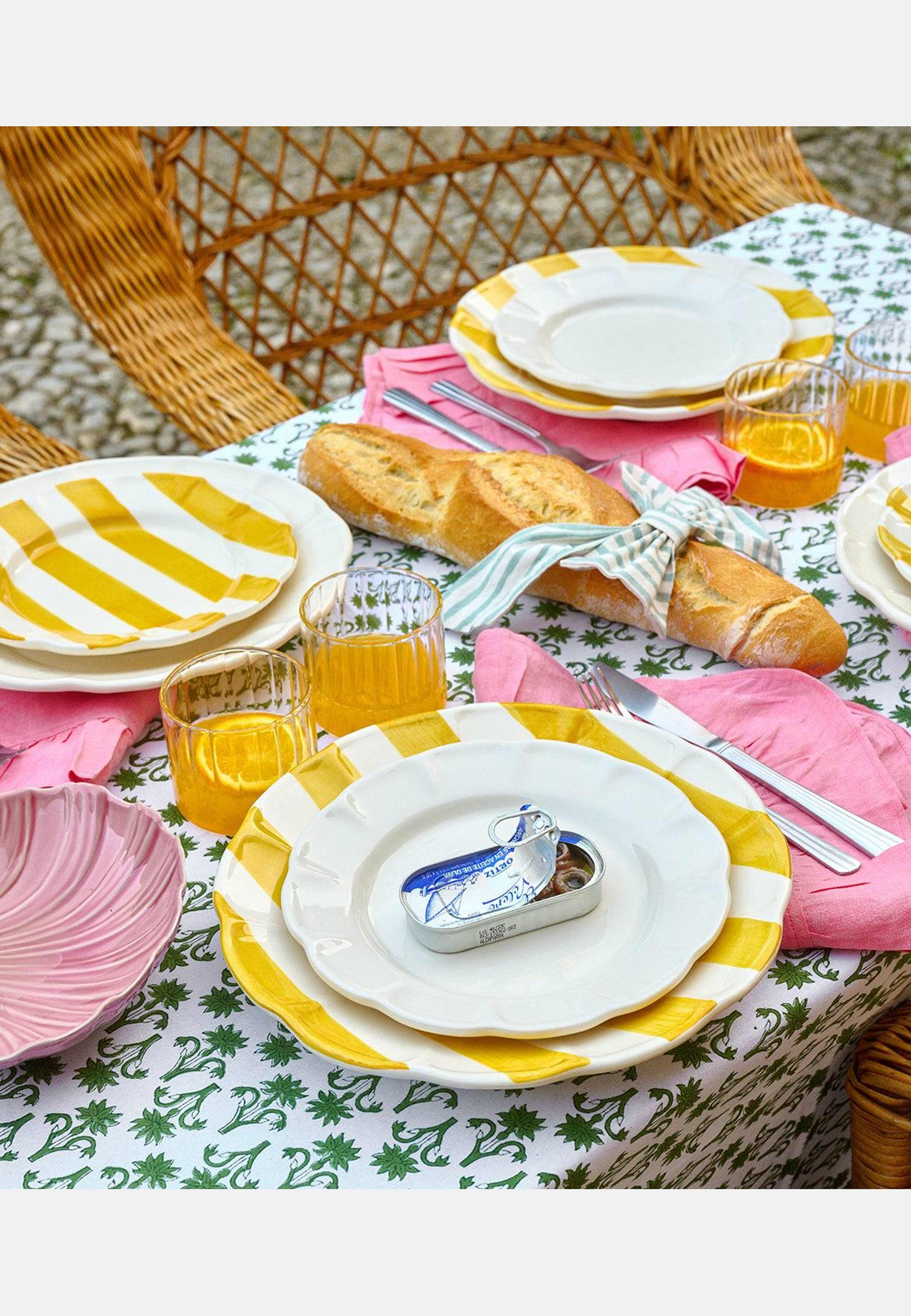 Stripe Assiett - 21 Cm, från Pick A Poppy, i färgen yellow. Klicka för att öppna bilden i stort format