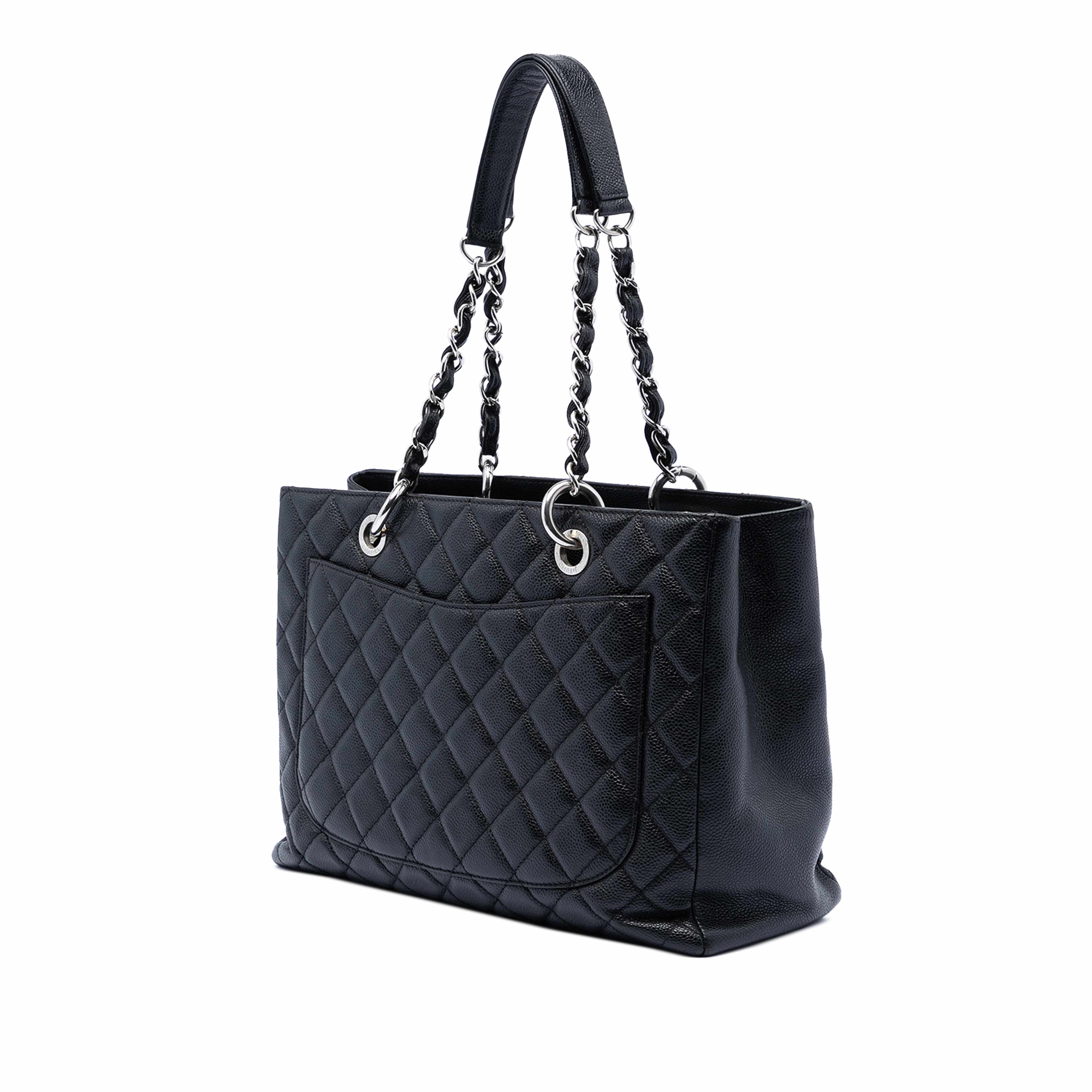 Chanel Caviar Grand Shopping Tote, från Luxclusif, i färgen black. Klicka för att öppna bilden i stort format
