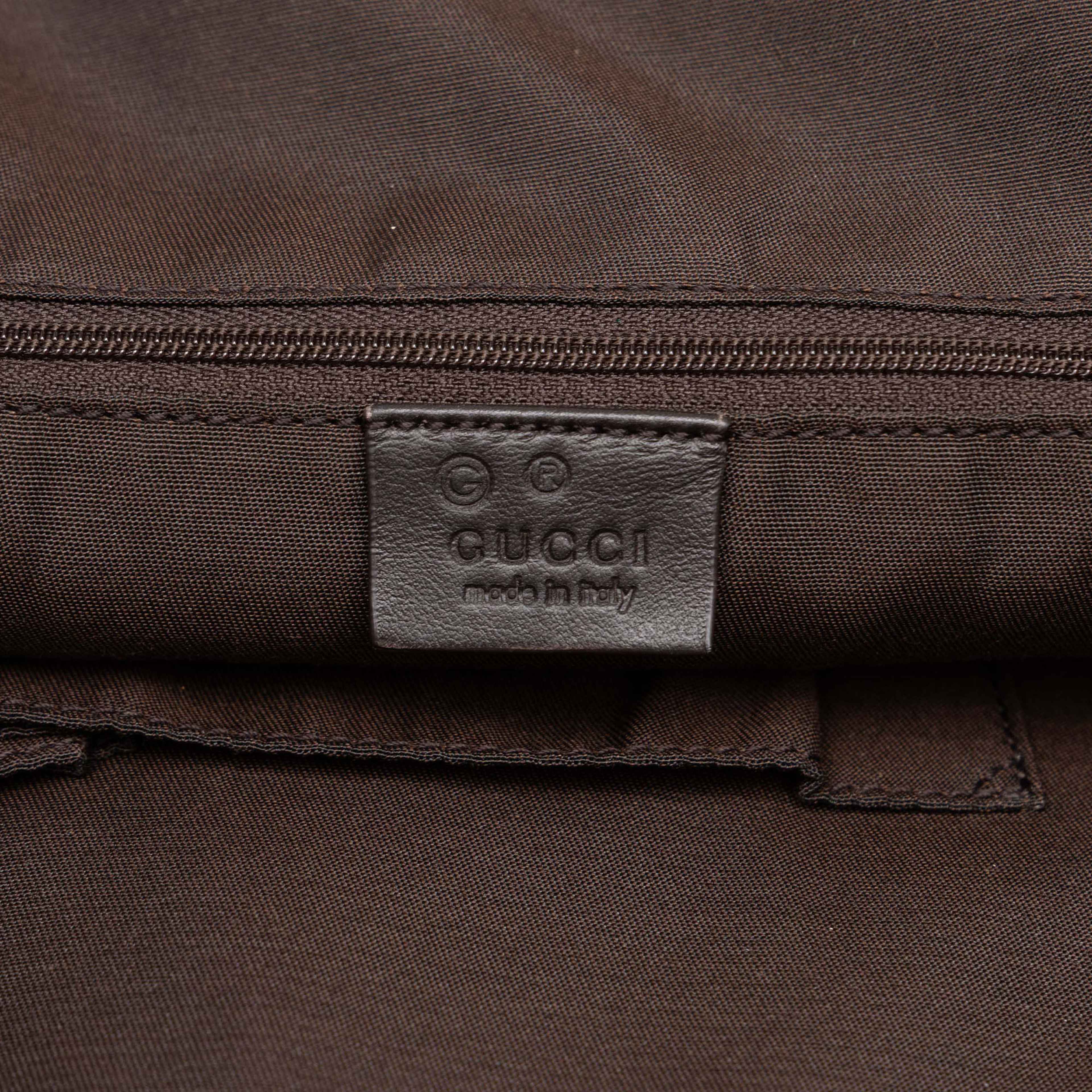 Gucci Large Microguccissima Gg Charm Dome Satchel, från Luxclusif, i färgen svart. Klicka för att öppna bilden i stort format