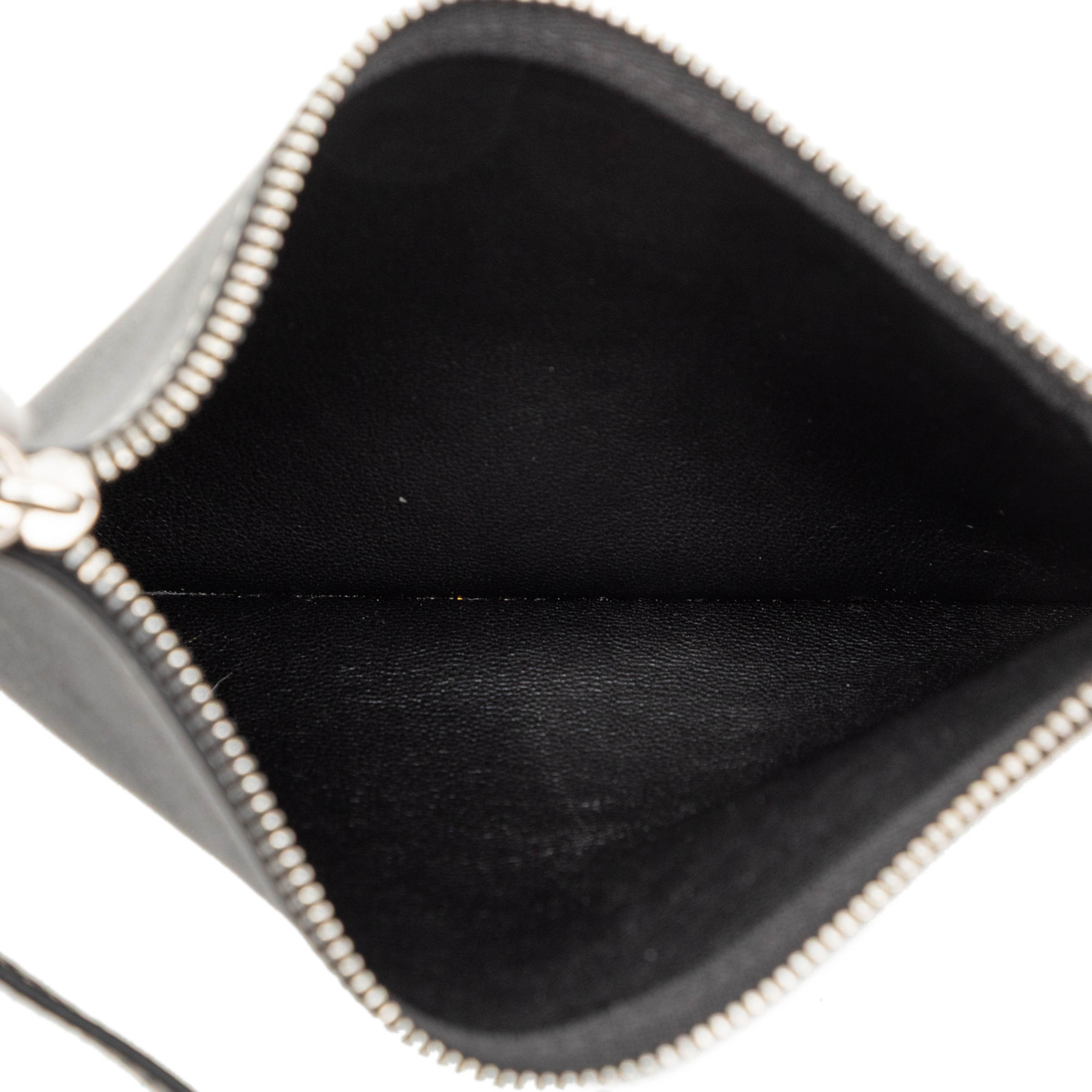 Celine Leather Clutch, från Luxclusif, i färgen black. Klicka för att öppna bilden i stort format