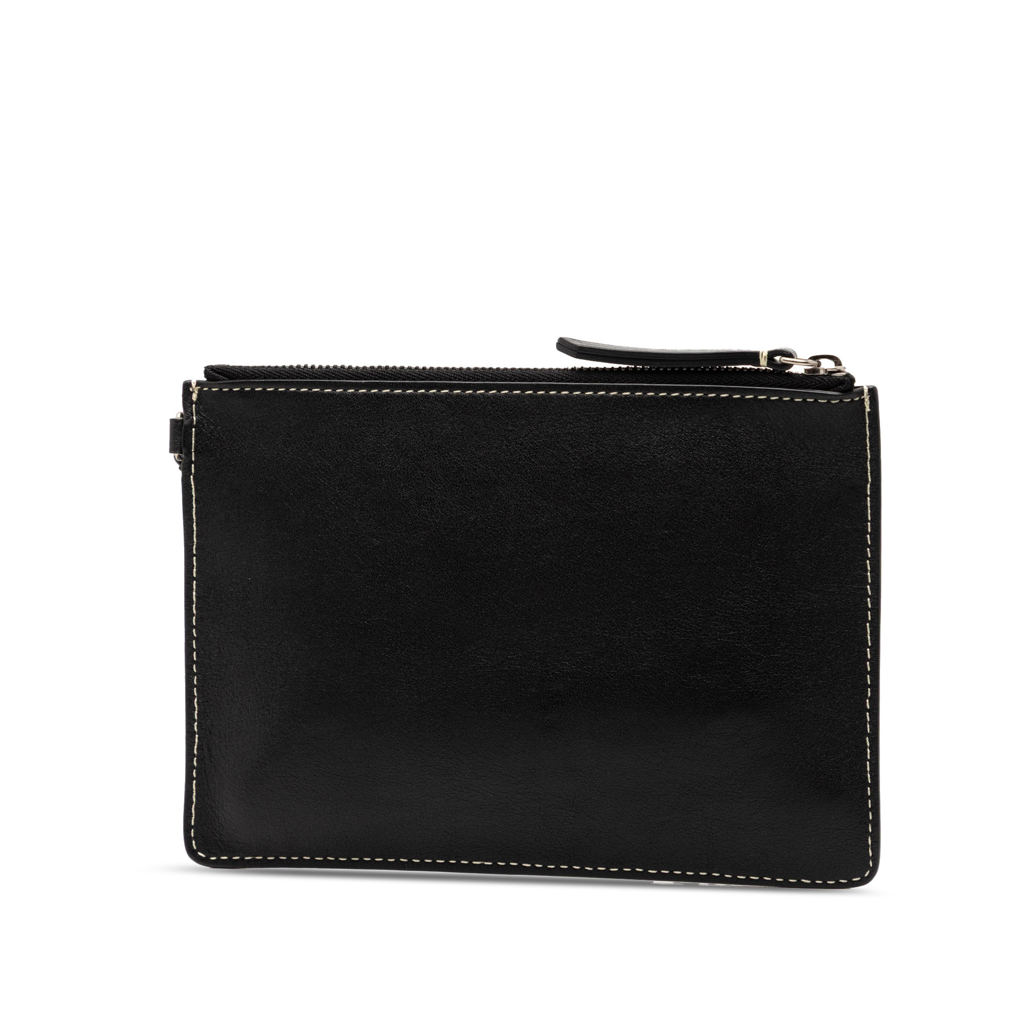 Celine Leather Clutch, från Luxclusif, i färgen black. Klicka för att öppna bilden i stort format