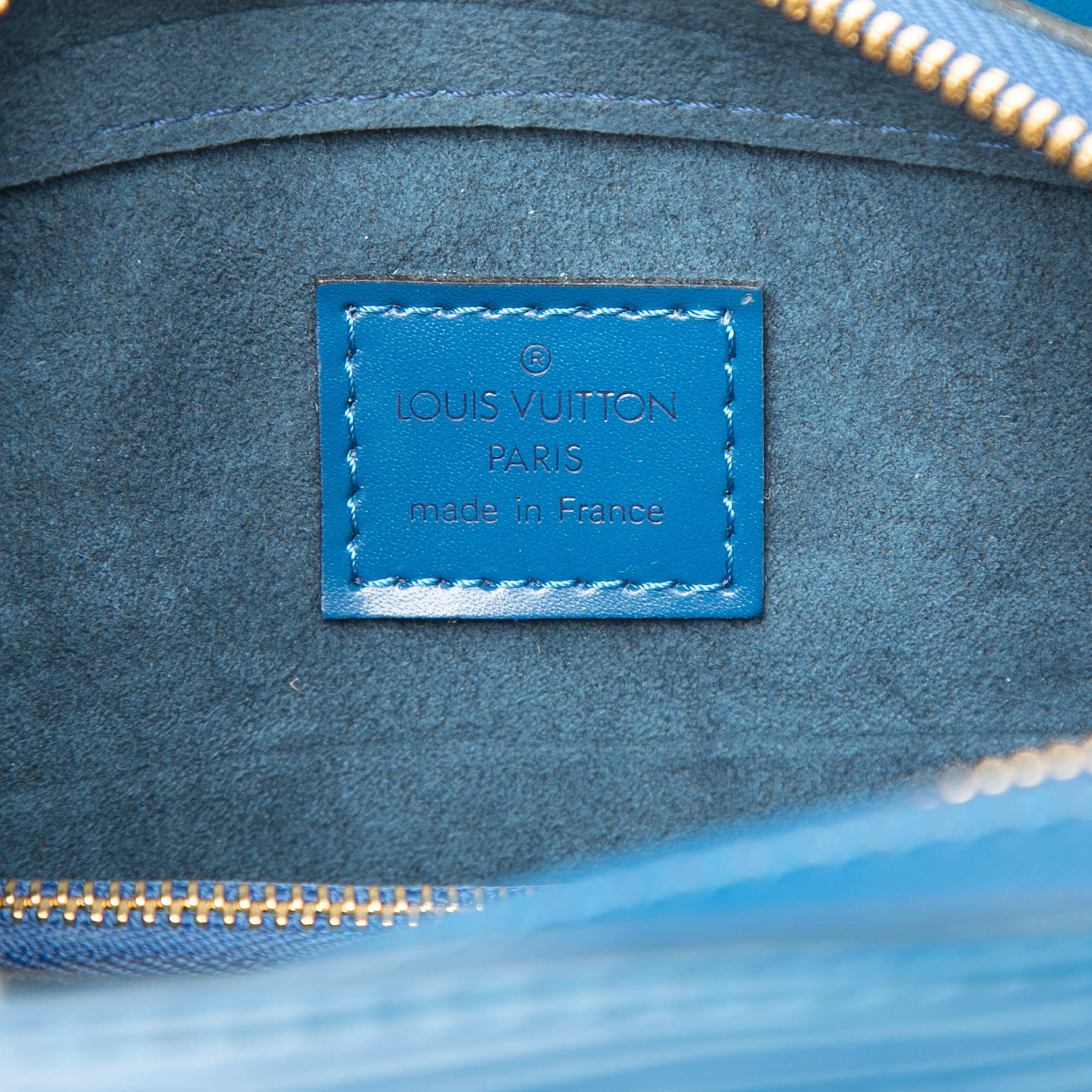 Louis Vuitton Epi Pont Neuf Pm, från Luxclusif, i färgen blue. Klicka för att öppna bilden i stort format