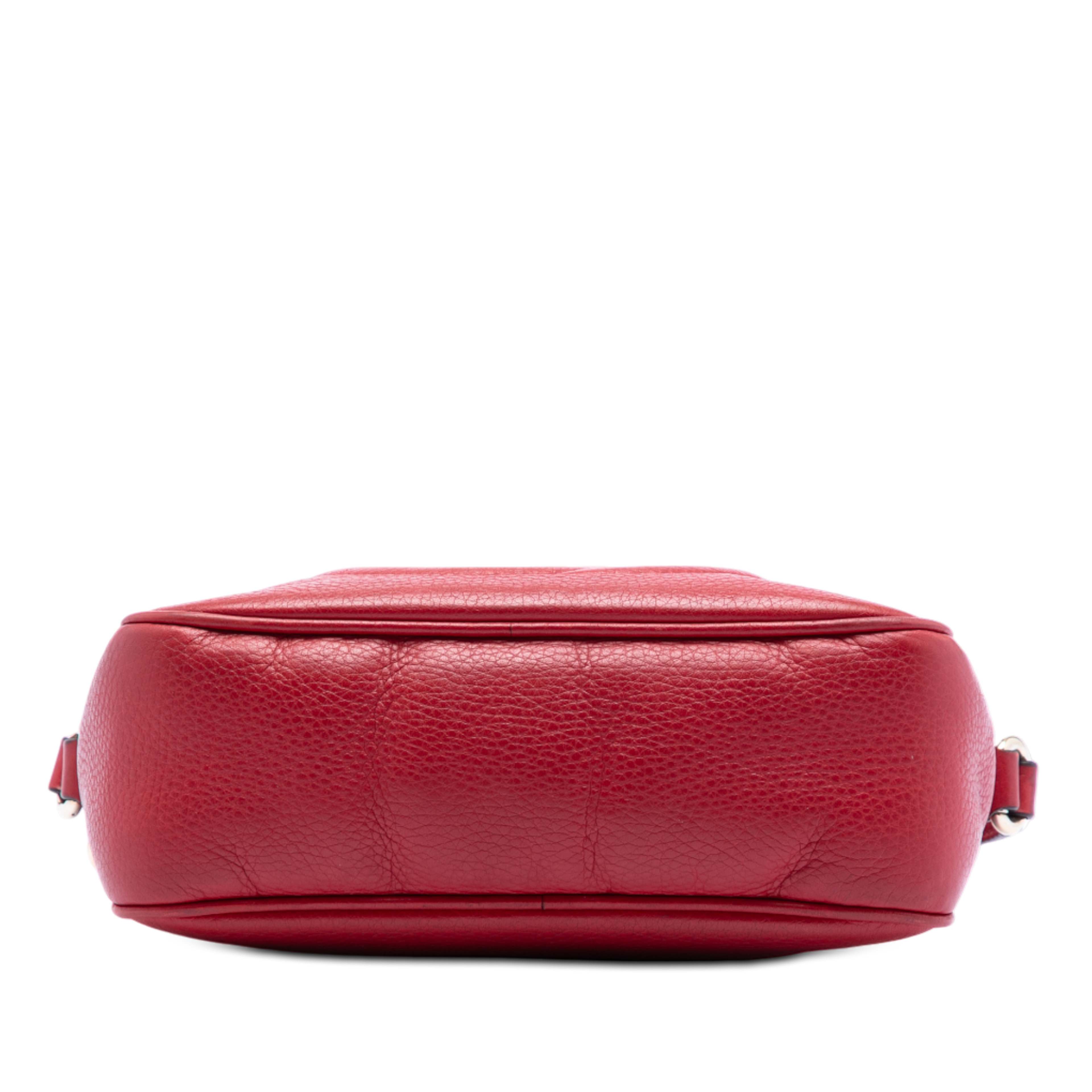 Gucci Leather Soho Disco Crossbody, från Luxclusif, i färgen red. Klicka för att öppna bilden i stort format
