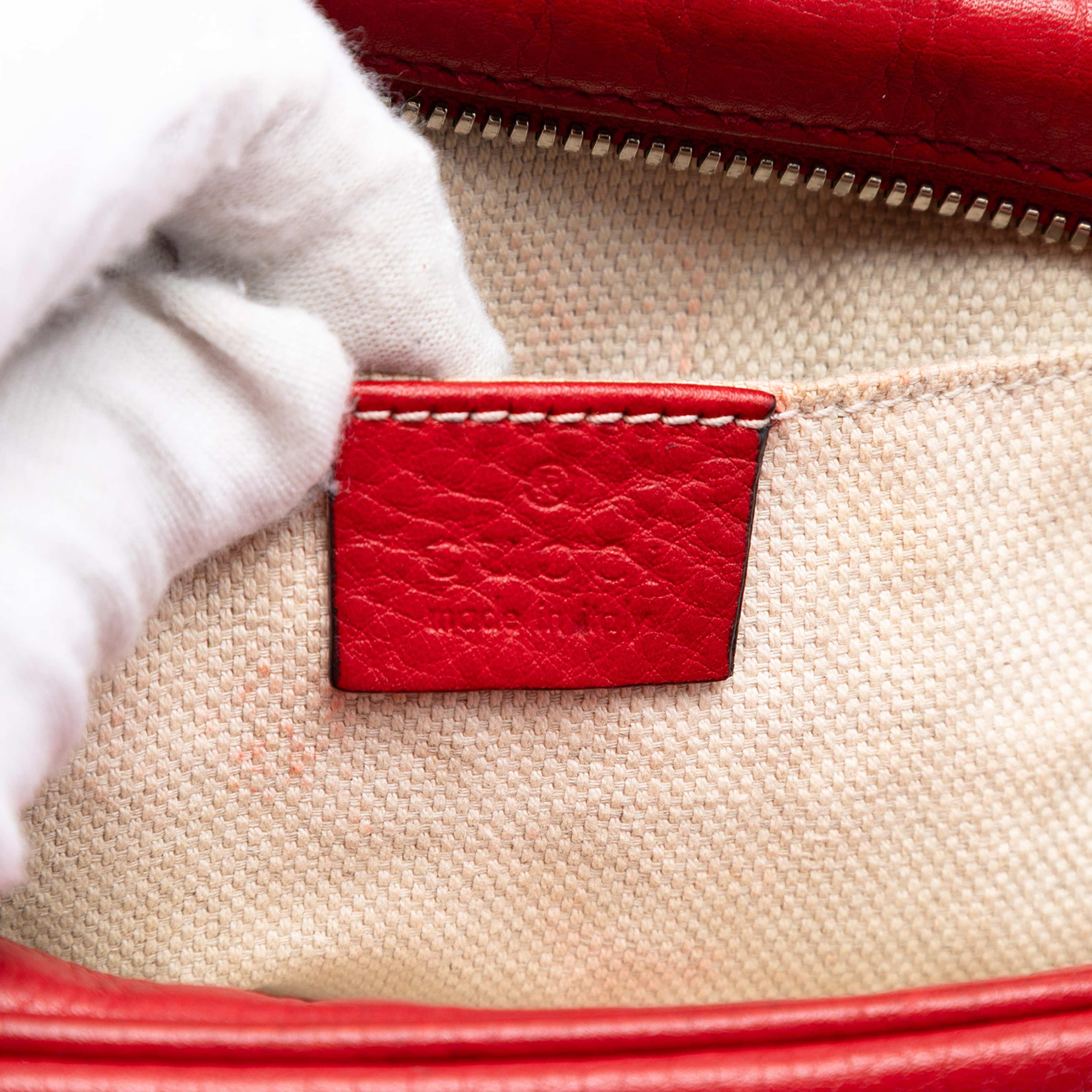 Gucci Leather Soho Disco Crossbody, från Luxclusif, i färgen red. Klicka för att öppna bilden i stort format