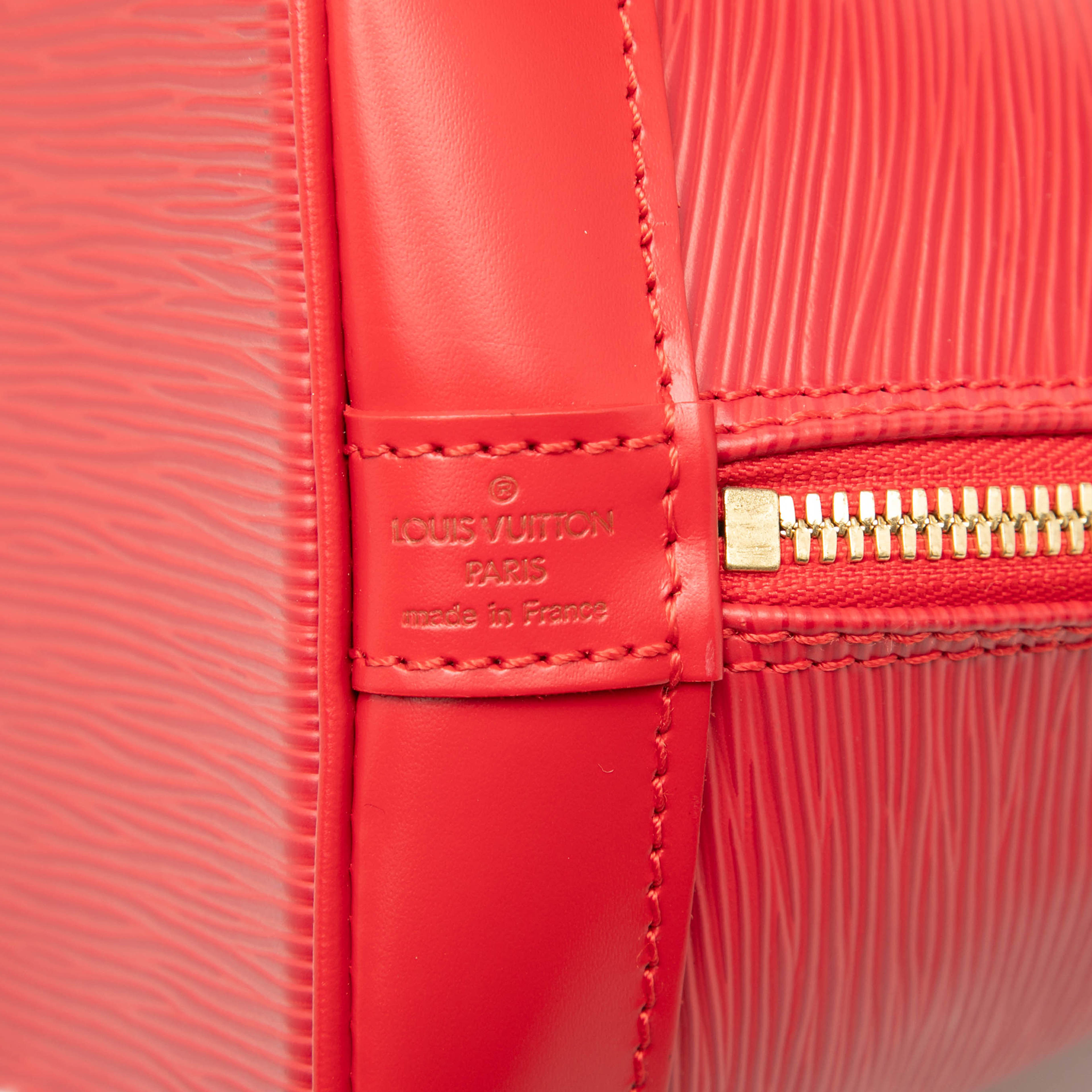 Louis Vuitton Epi Alma Pm, från Luxclusif, i färgen red. Klicka för att öppna bilden i stort format