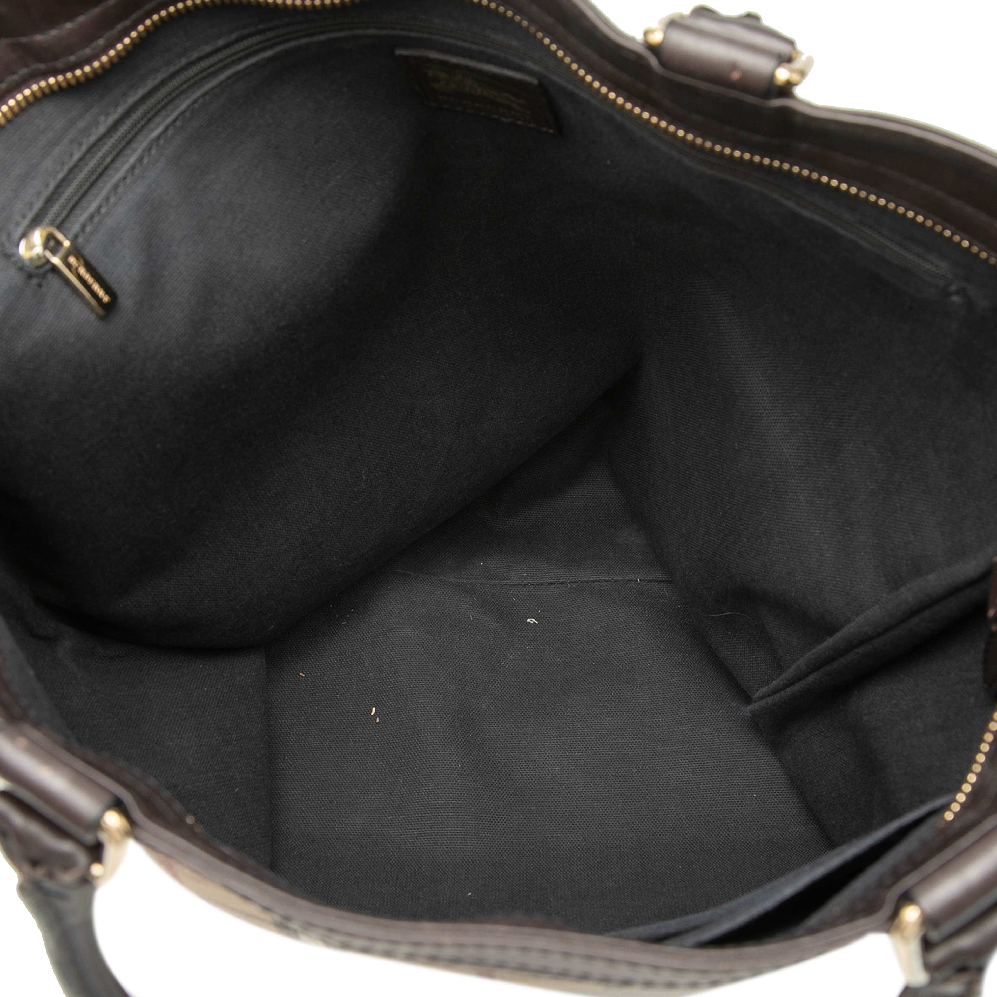 Burberry Haymarket Check Coated Canvas Tote, från Luxclusif, i färgen beige. Klicka för att öppna bilden i stort format