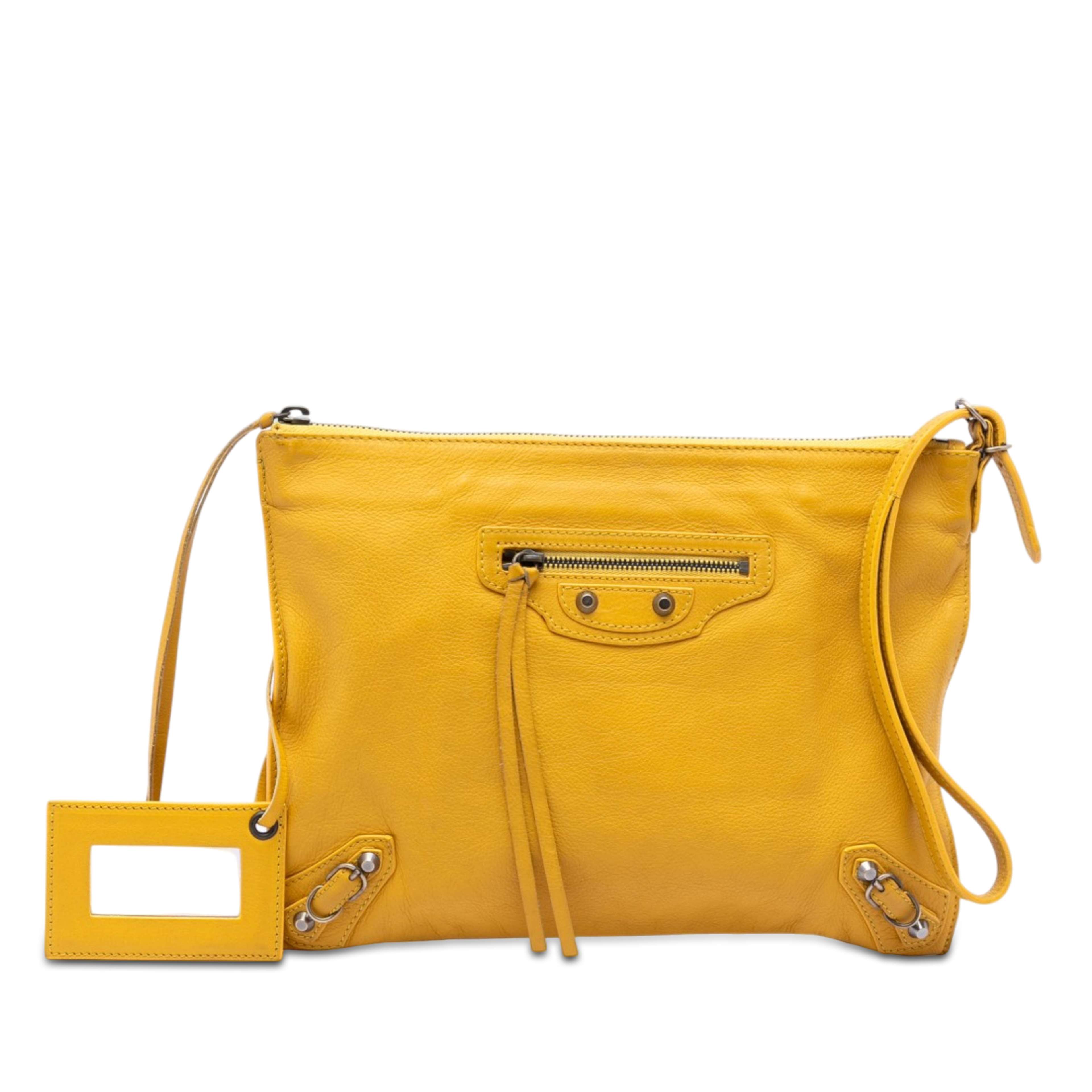Balenciaga Leather Papier Wristlet Clutch, från Luxclusif, i färgen gul. Klicka för att öppna bilden i stort format