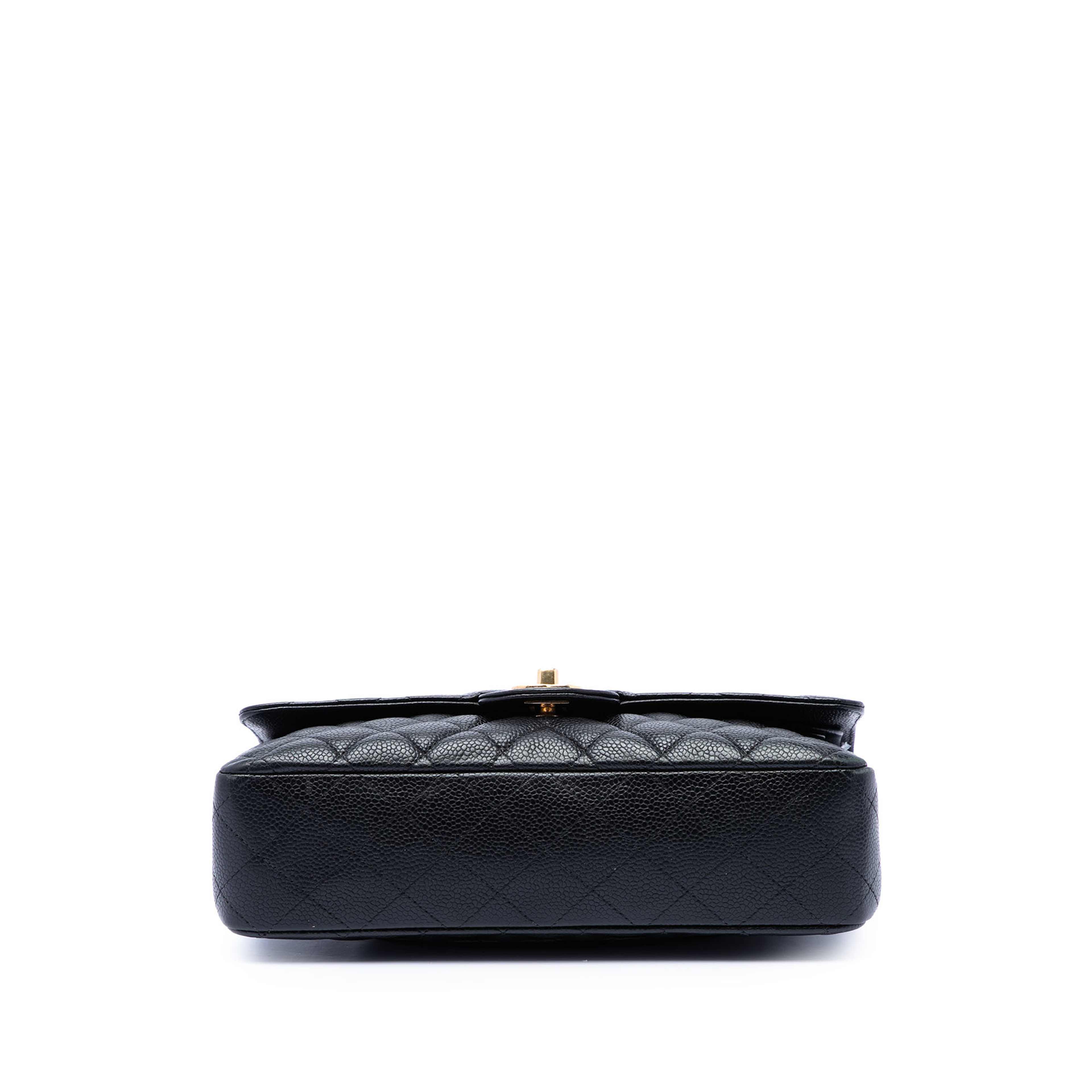 Chanel Medium Classic Caviar Double Flap, från Luxclusif, i färgen svart. Klicka för att öppna bilden i stort format