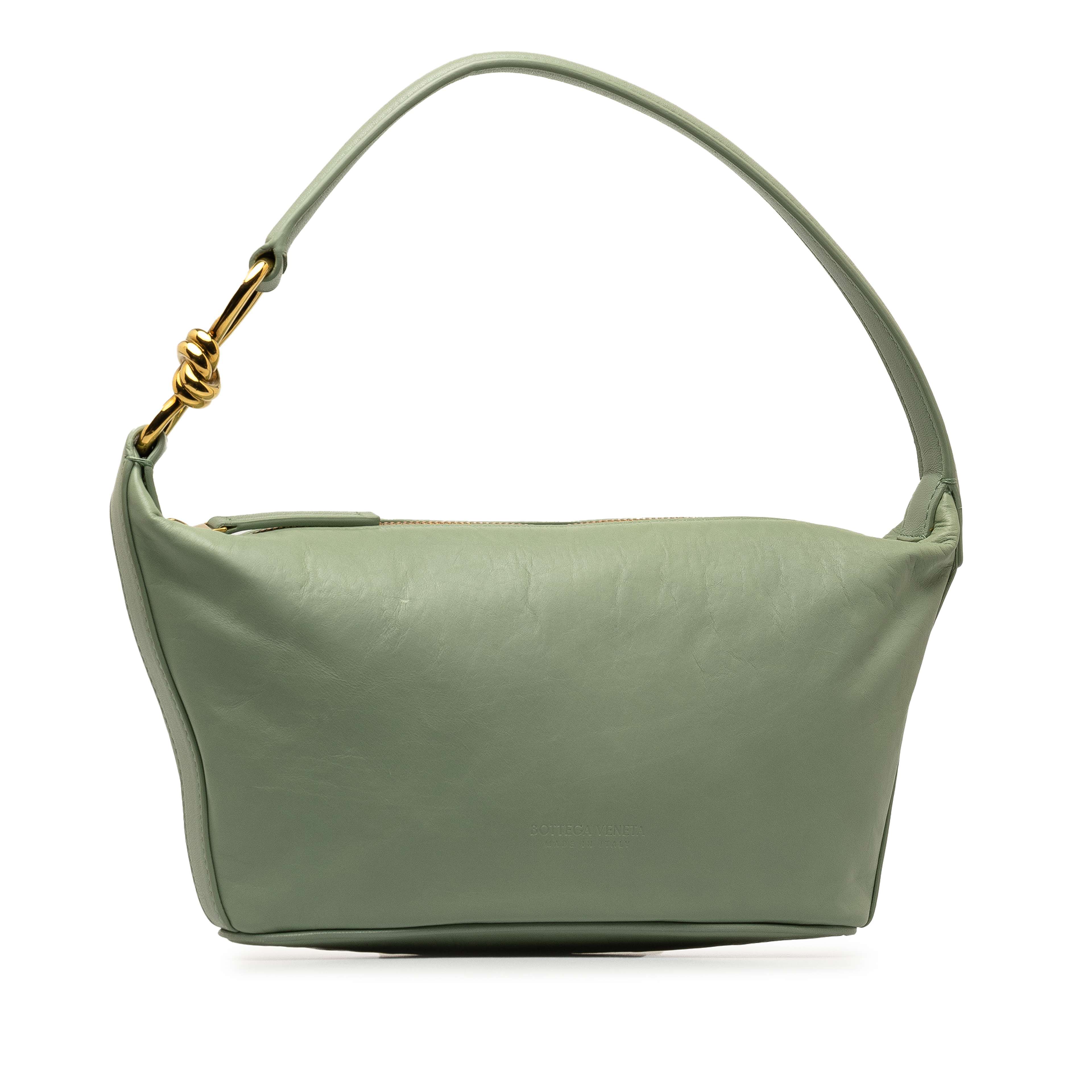 Bottega Veneta Small Knot Shoulder Bag, från Luxclusif, i färgen grön. Klicka för att öppna bilden i stort format