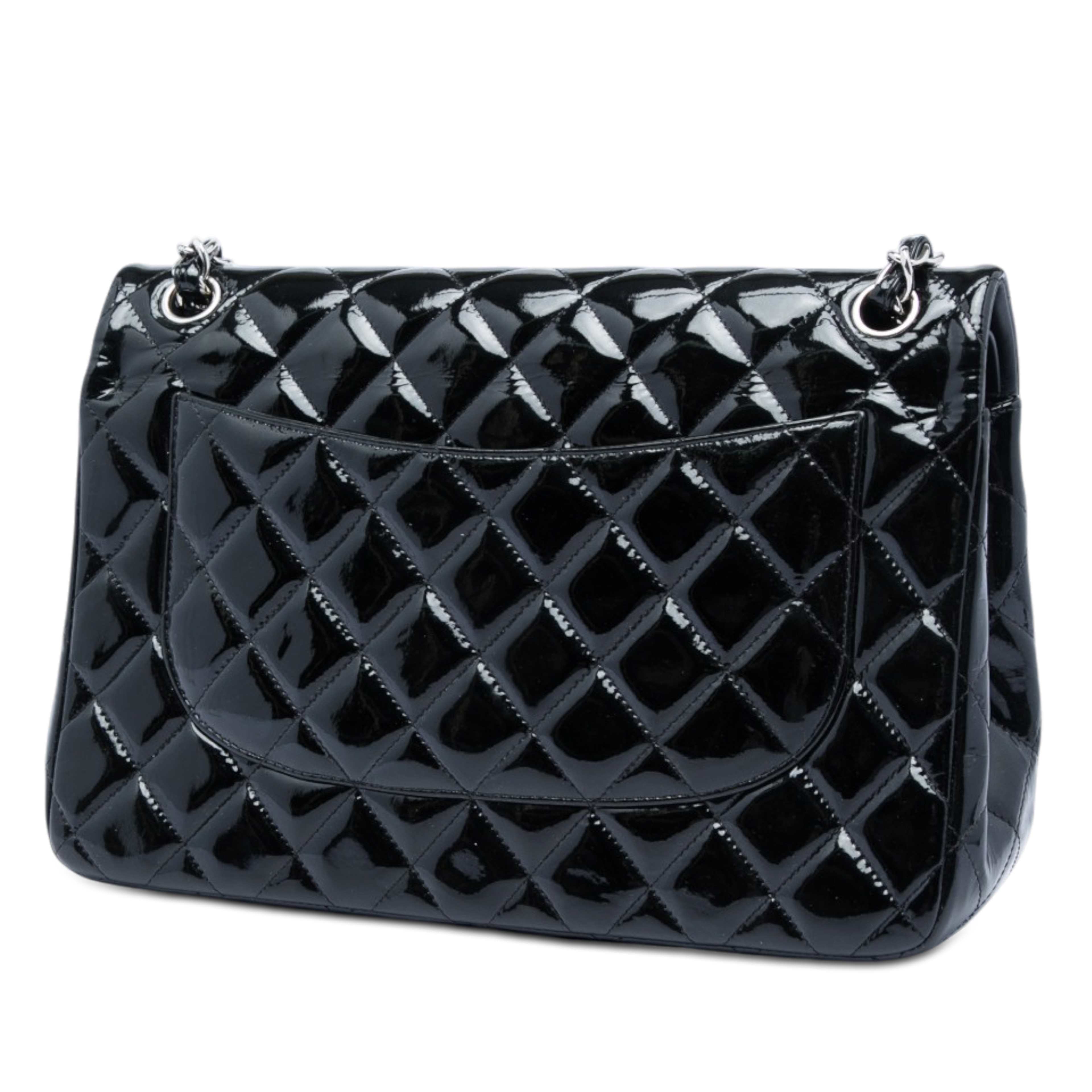 Chanel Jumbo Classic Patent Double Flap, från Luxclusif, i färgen svart. Klicka för att öppna bilden i stort format