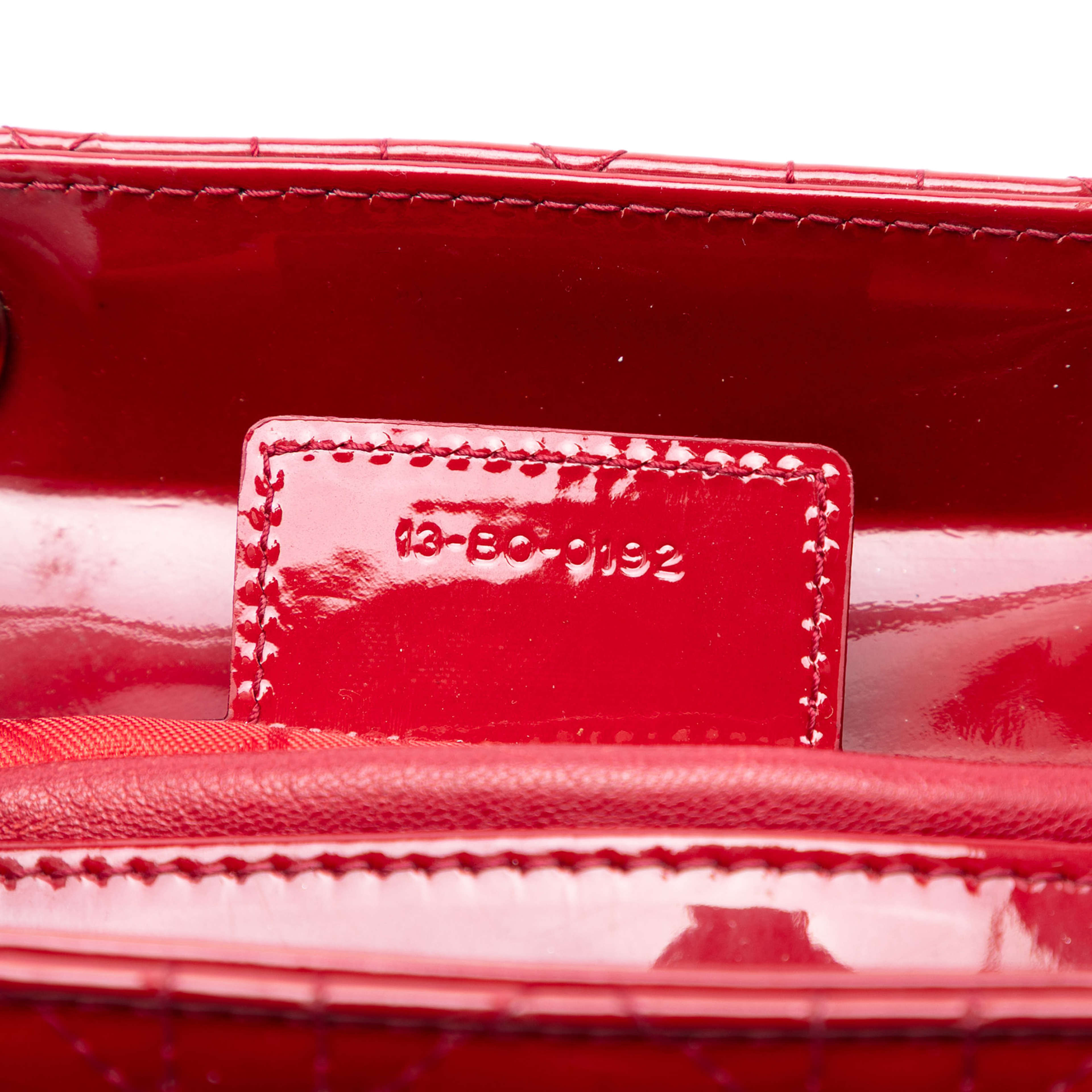 Dior Medium Patent Cannage Lady Dior, från Luxclusif, i färgen red. Klicka för att öppna bilden i stort format