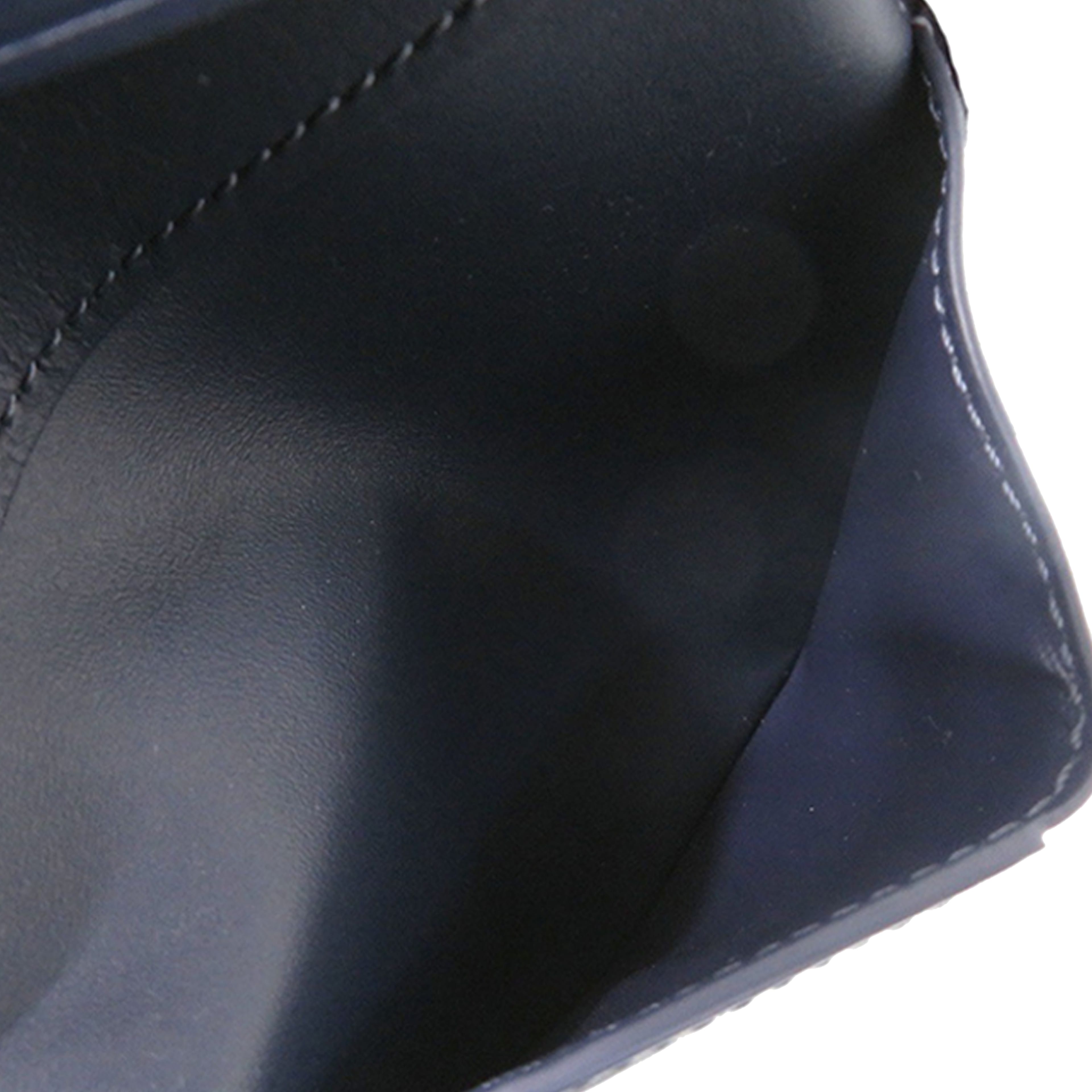 Louis Vuitton Monogram Shadow Pocket Organizer, från Luxclusif, i färgen navy. Klicka för att öppna bilden i stort format