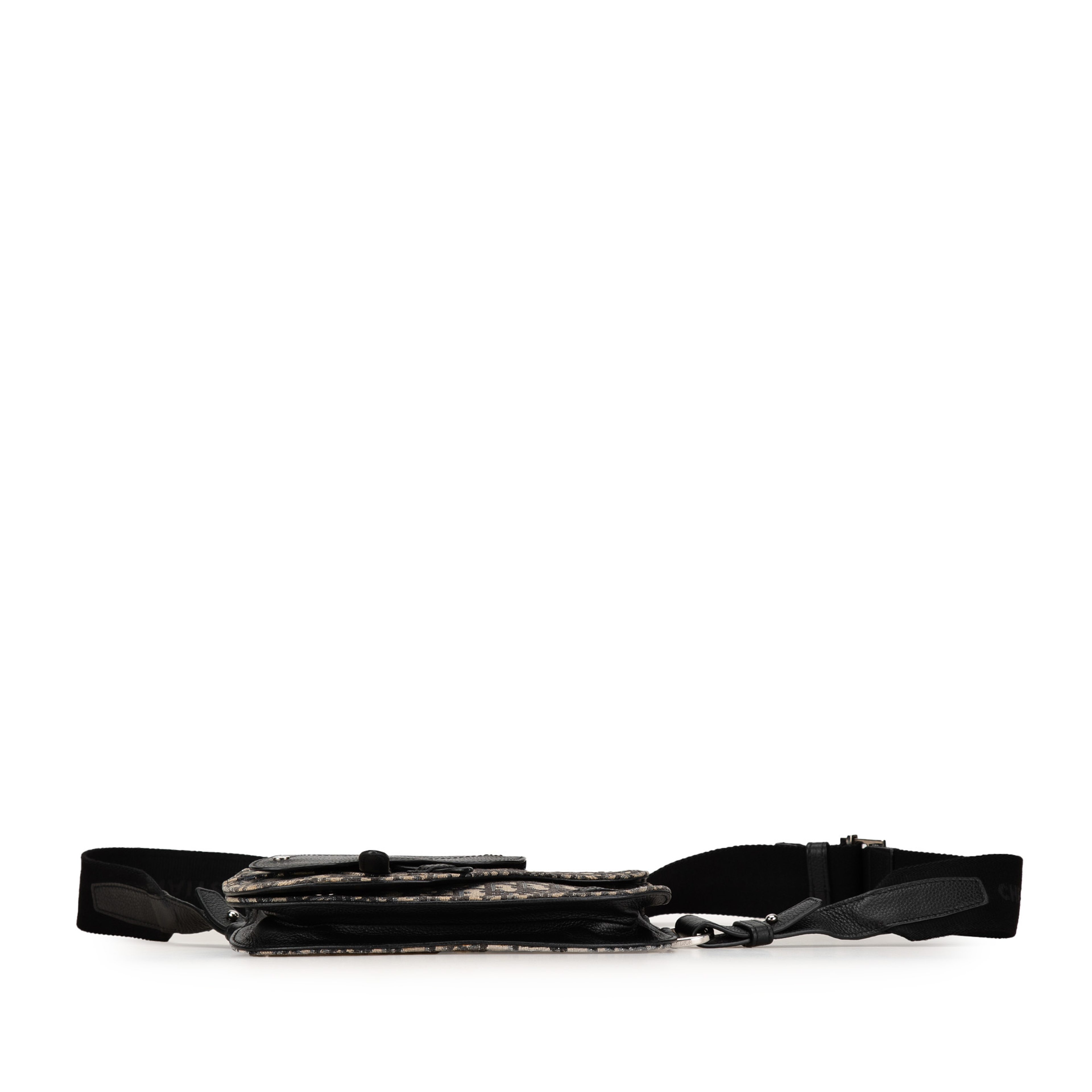 Dior Oblique Canvas Saddle Messenger Bag, från Luxclusif, i färgen beige. Klicka för att öppna bilden i stort format