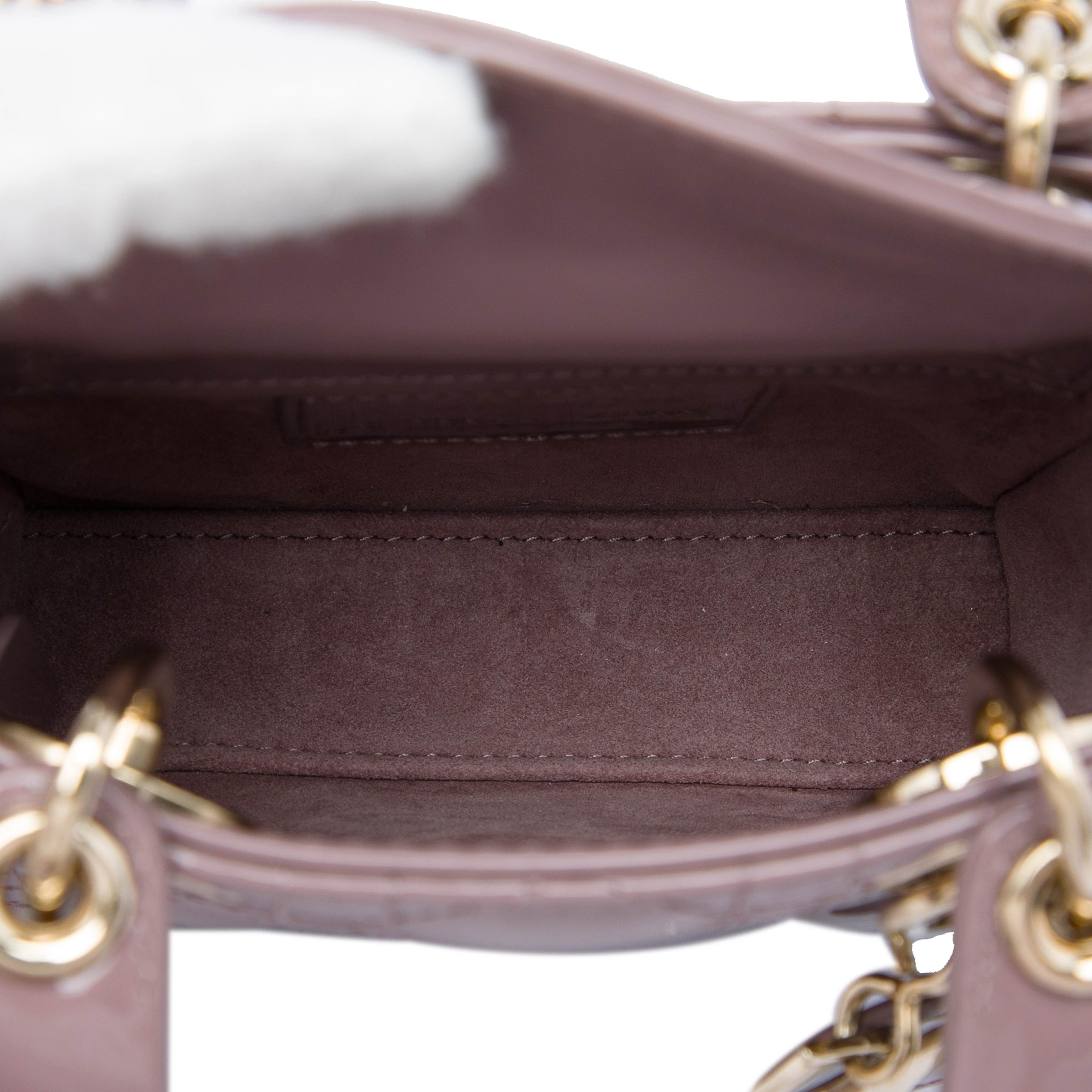 Dior Micro Patent Cannage Lady Dior, från Luxclusif, i färgen rosa. Klicka för att öppna bilden i stort format