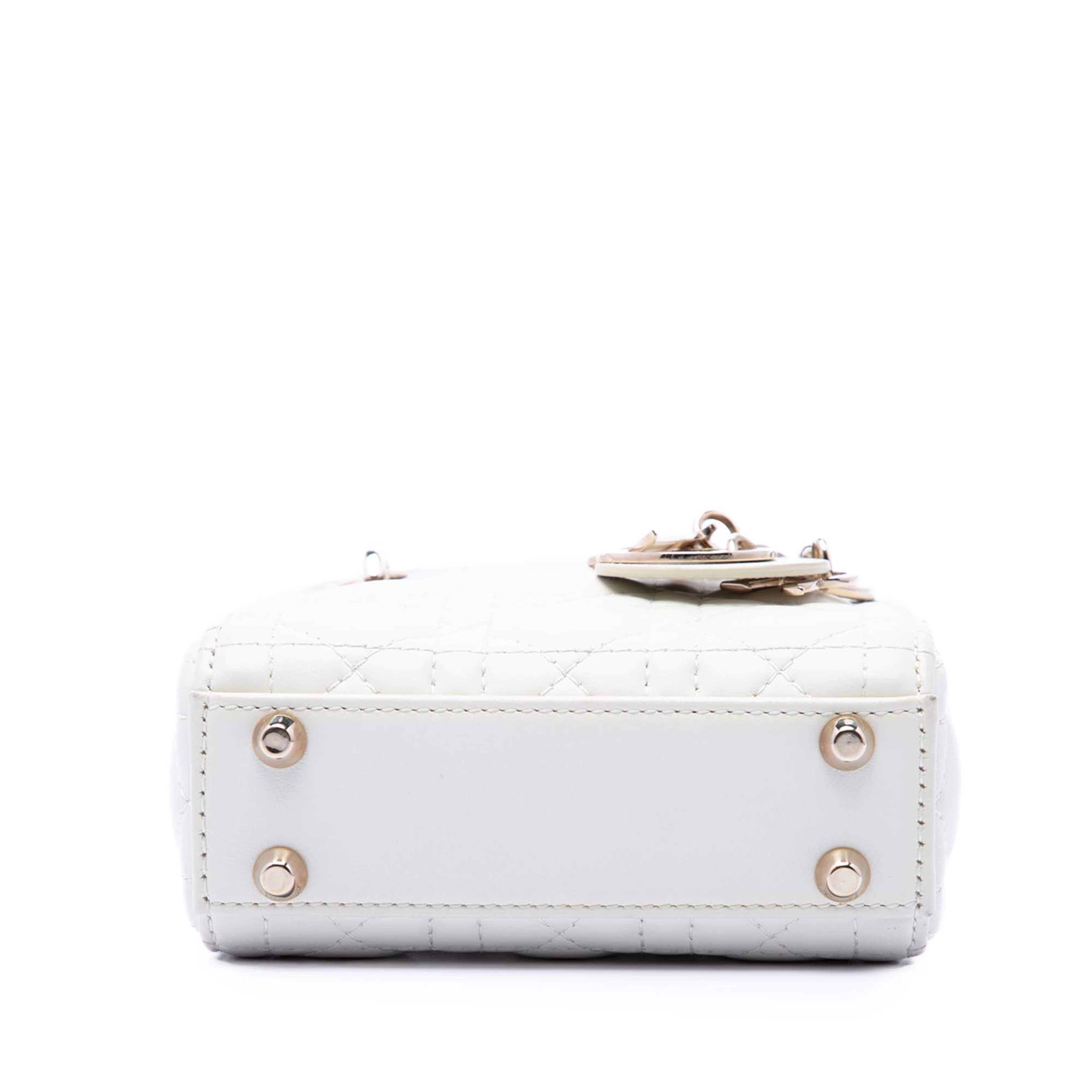 Dior Micro Lambskin Cannage Lady Dior, från Luxclusif, i färgen vit. Klicka för att öppna bilden i stort format