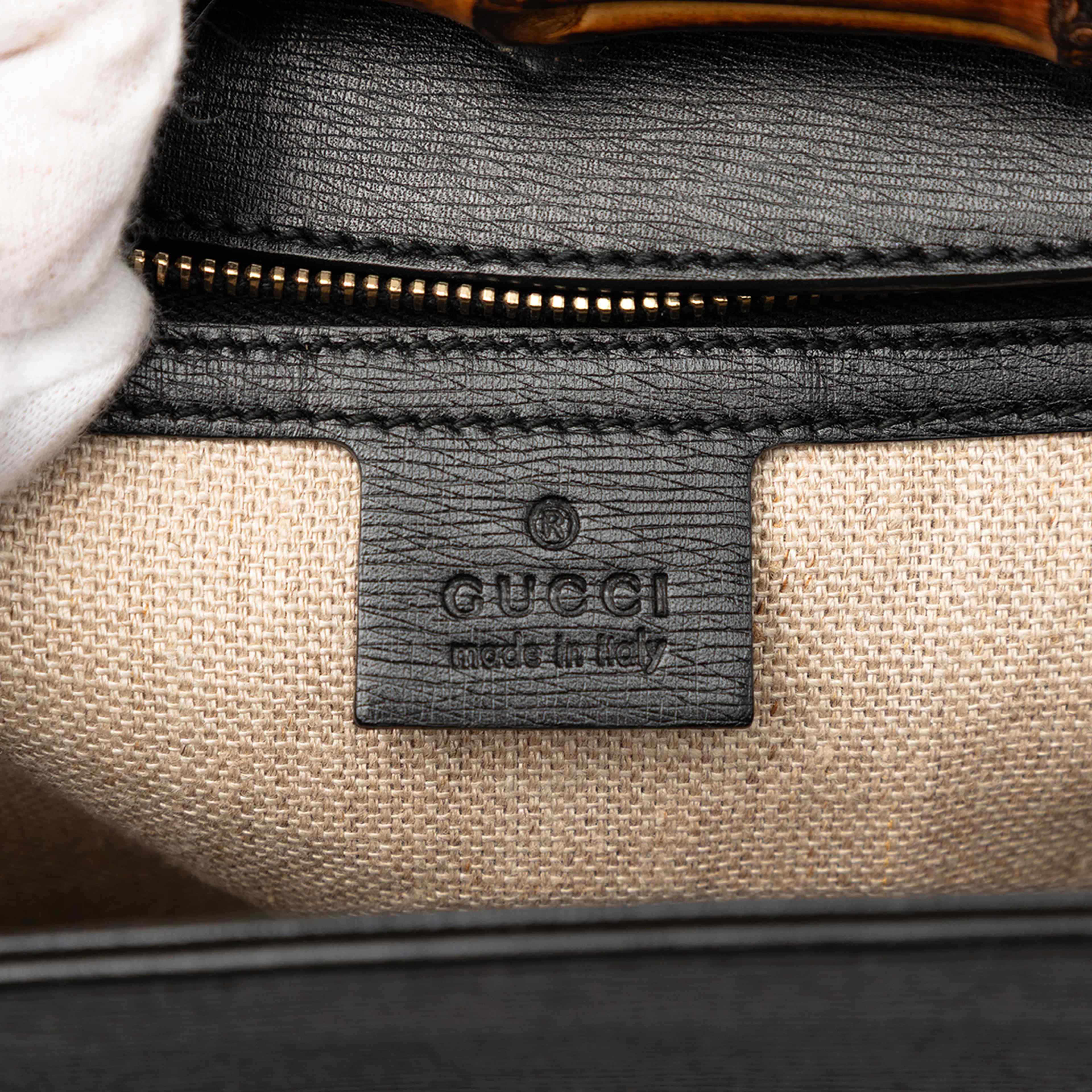 Gucci Large Leather Bamboo Bullet Tote, från Luxclusif, i färgen black. Klicka för att öppna bilden i stort format