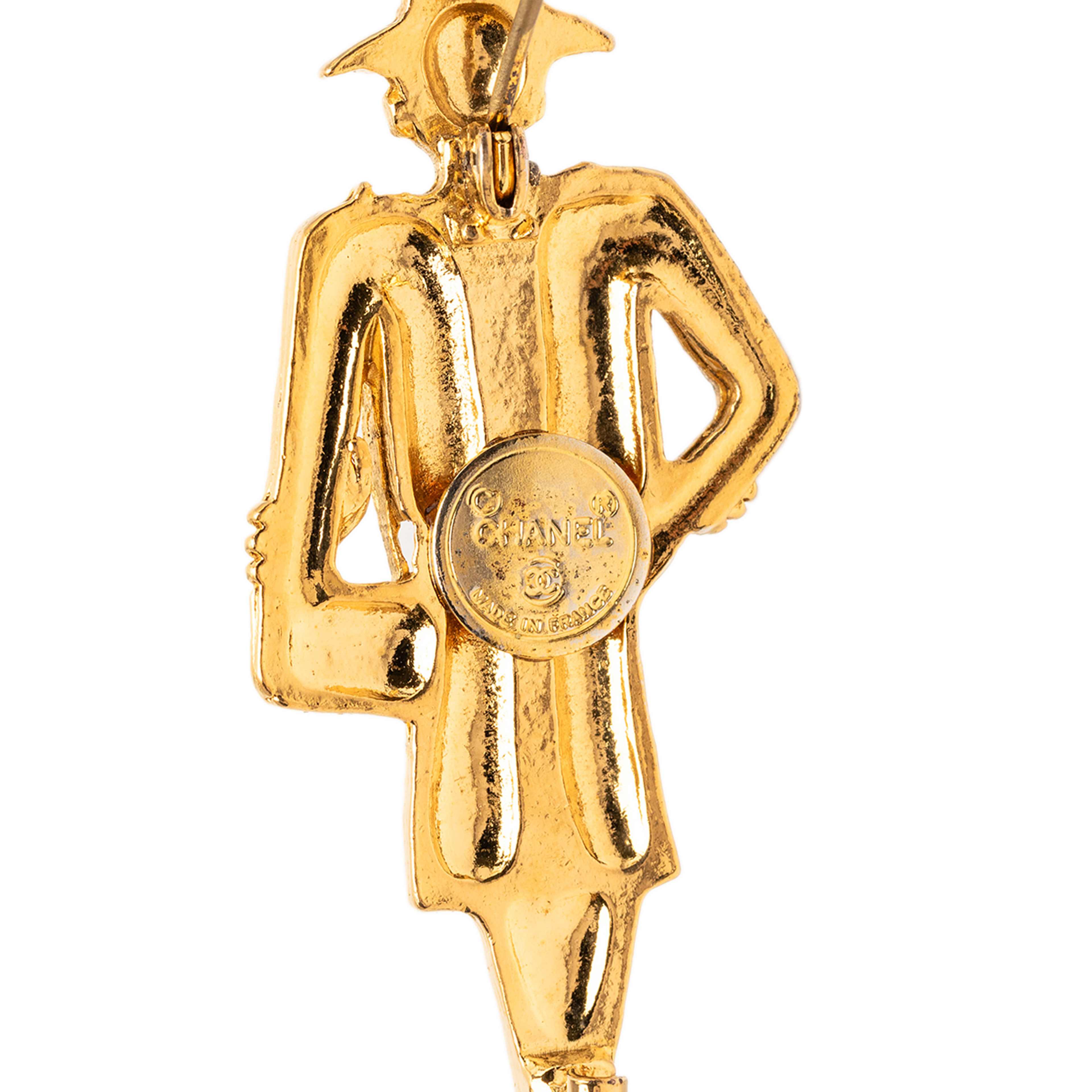 Chanel Gold Plated Coco Mademoiselle Pin Brooch, från Luxclusif, i färgen gold. Klicka för att öppna bilden i stort format