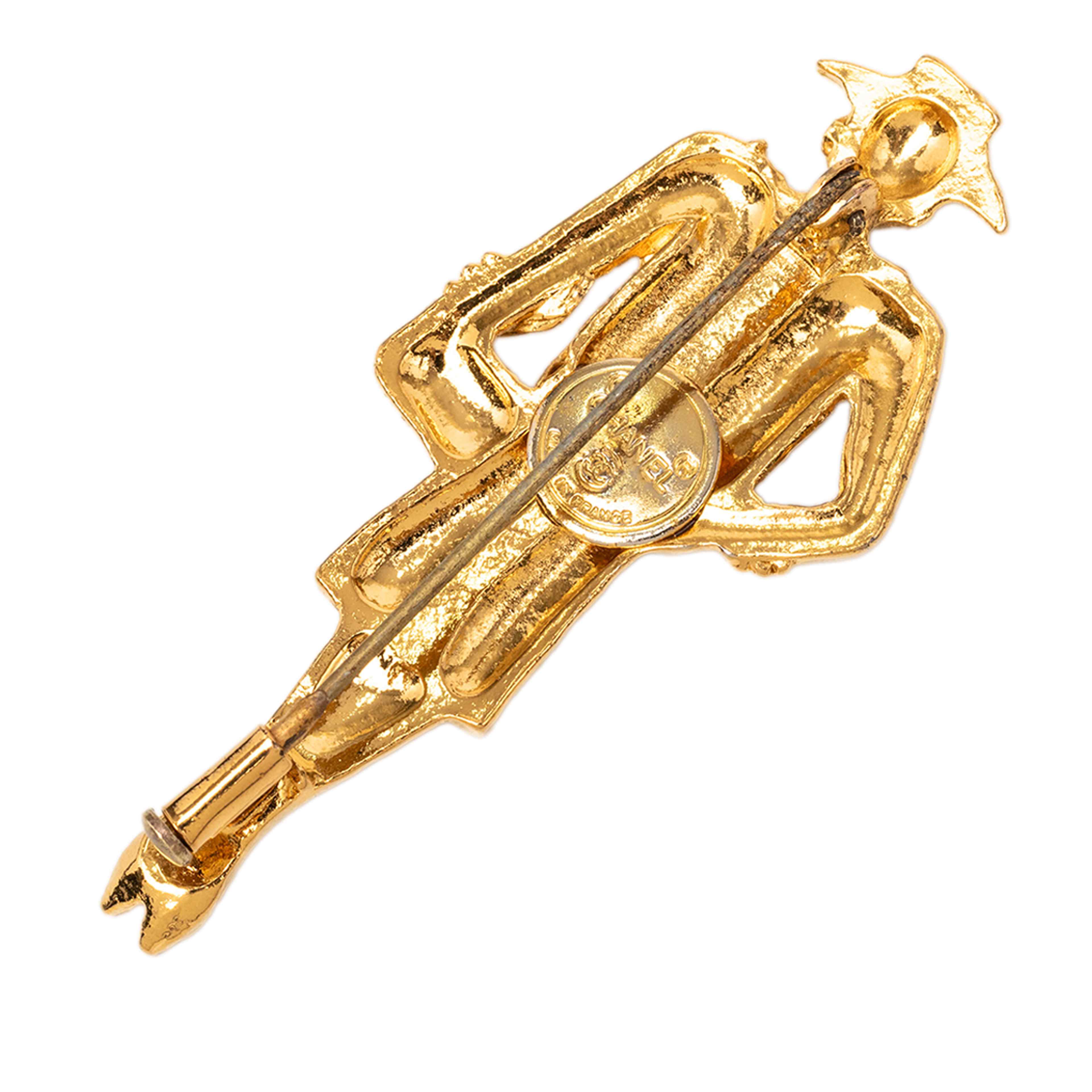 Chanel Gold Plated Coco Mademoiselle Pin Brooch, från Luxclusif, i färgen guld. Klicka för att öppna bilden i stort format