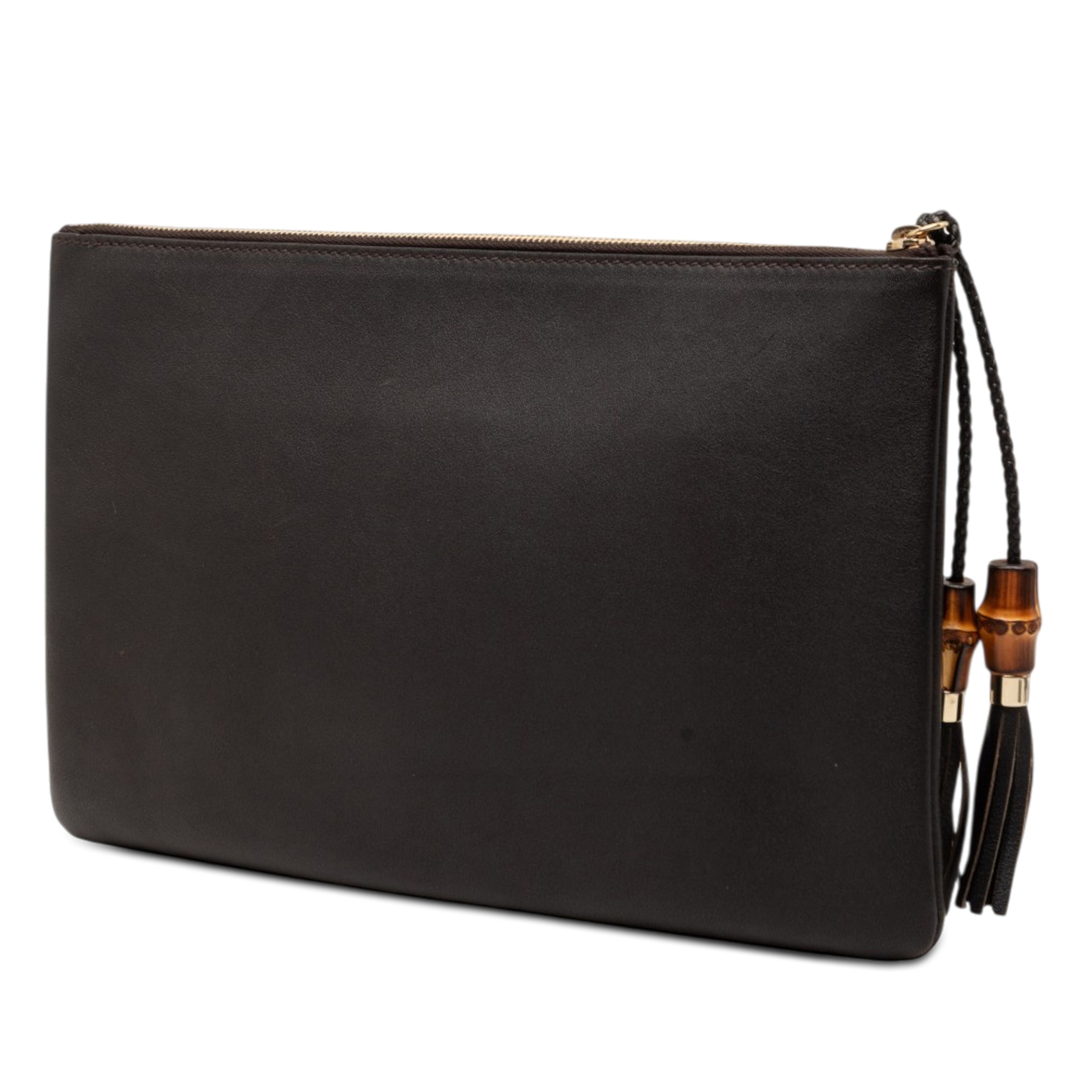 Gucci Calfskin Bamboo Tassel Clutch, från Luxclusif, i färgen brun. Klicka för att öppna bilden i stort format