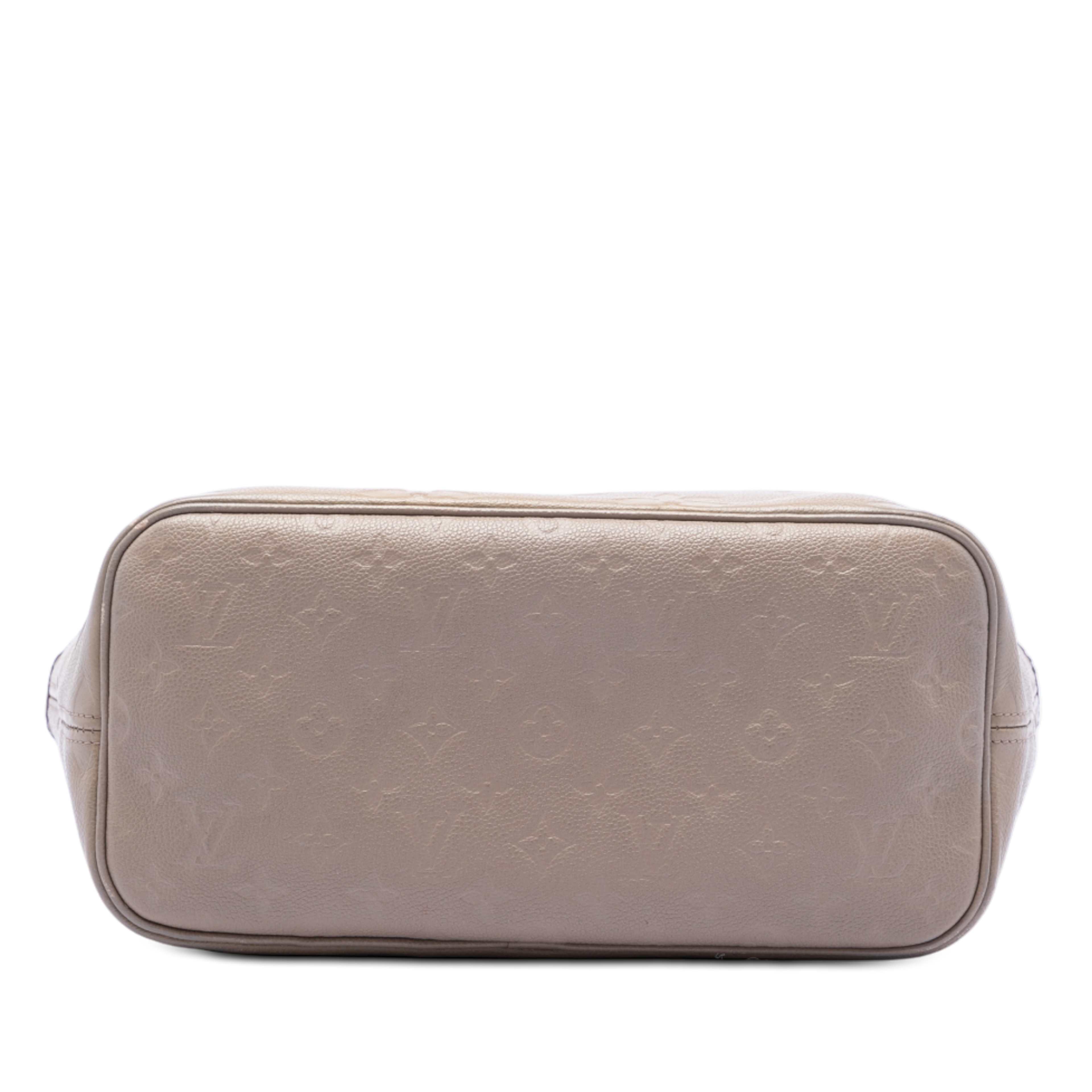 Louis Vuitton Monogram Giant Empreinte Neverfull Mm, från Luxclusif, i färgen beige. Klicka för att öppna bilden i stort format