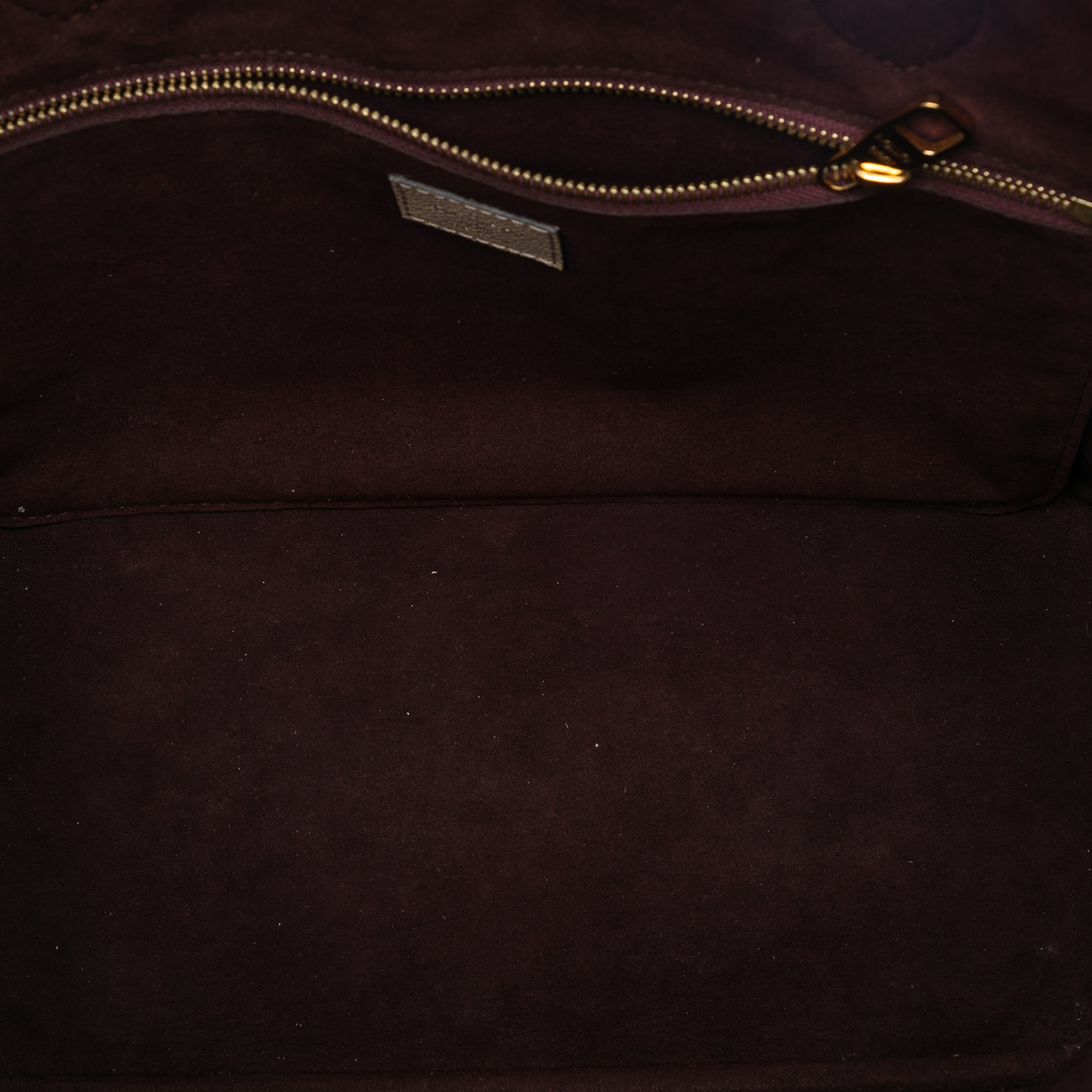 Louis Vuitton Monogram Giant Empreinte Neverfull Mm, från Luxclusif, i färgen beige. Klicka för att öppna bilden i stort format