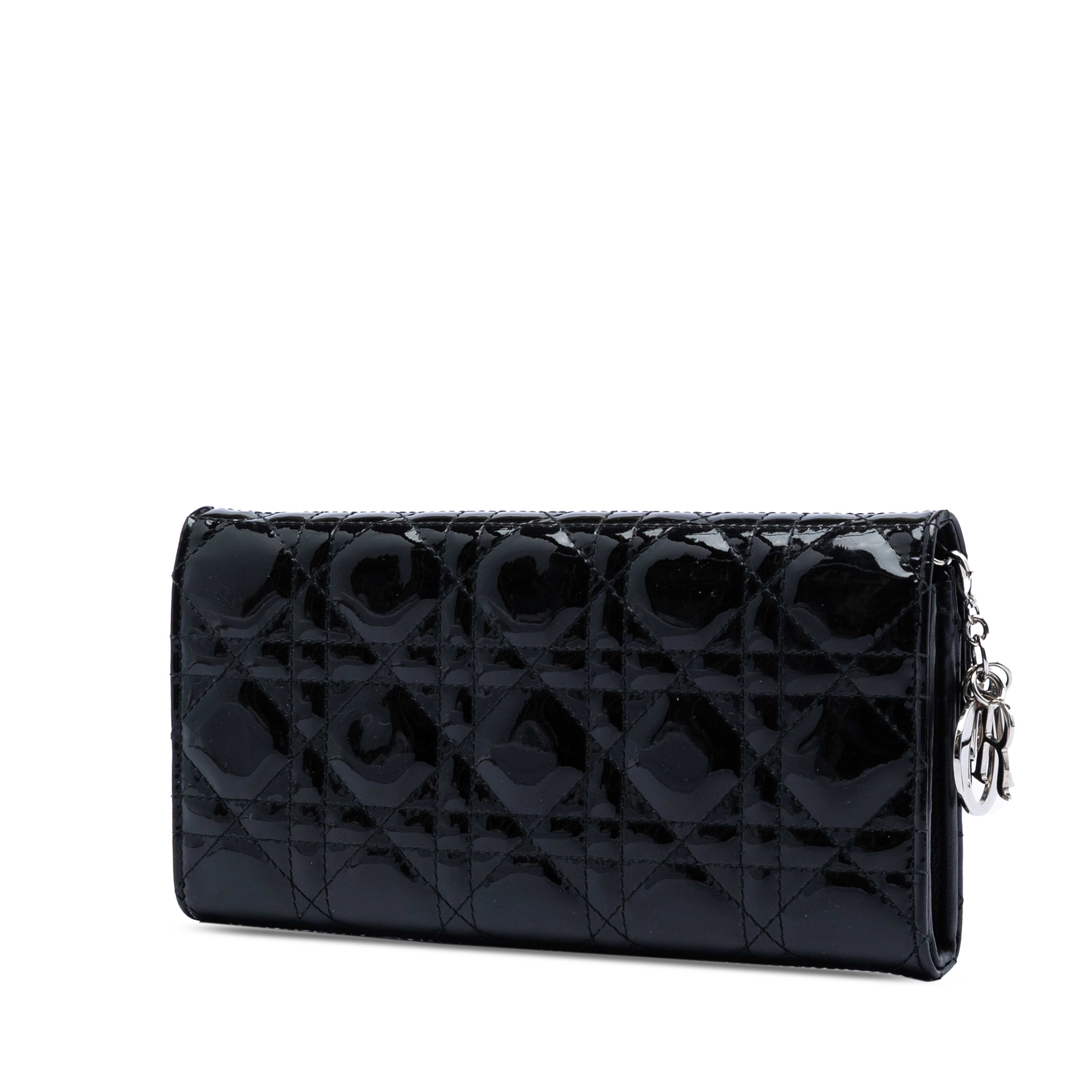 Dior Patent Cannage Lady Dior Wallet On Chain, från Luxclusif, i färgen black. Klicka för att öppna bilden i stort format