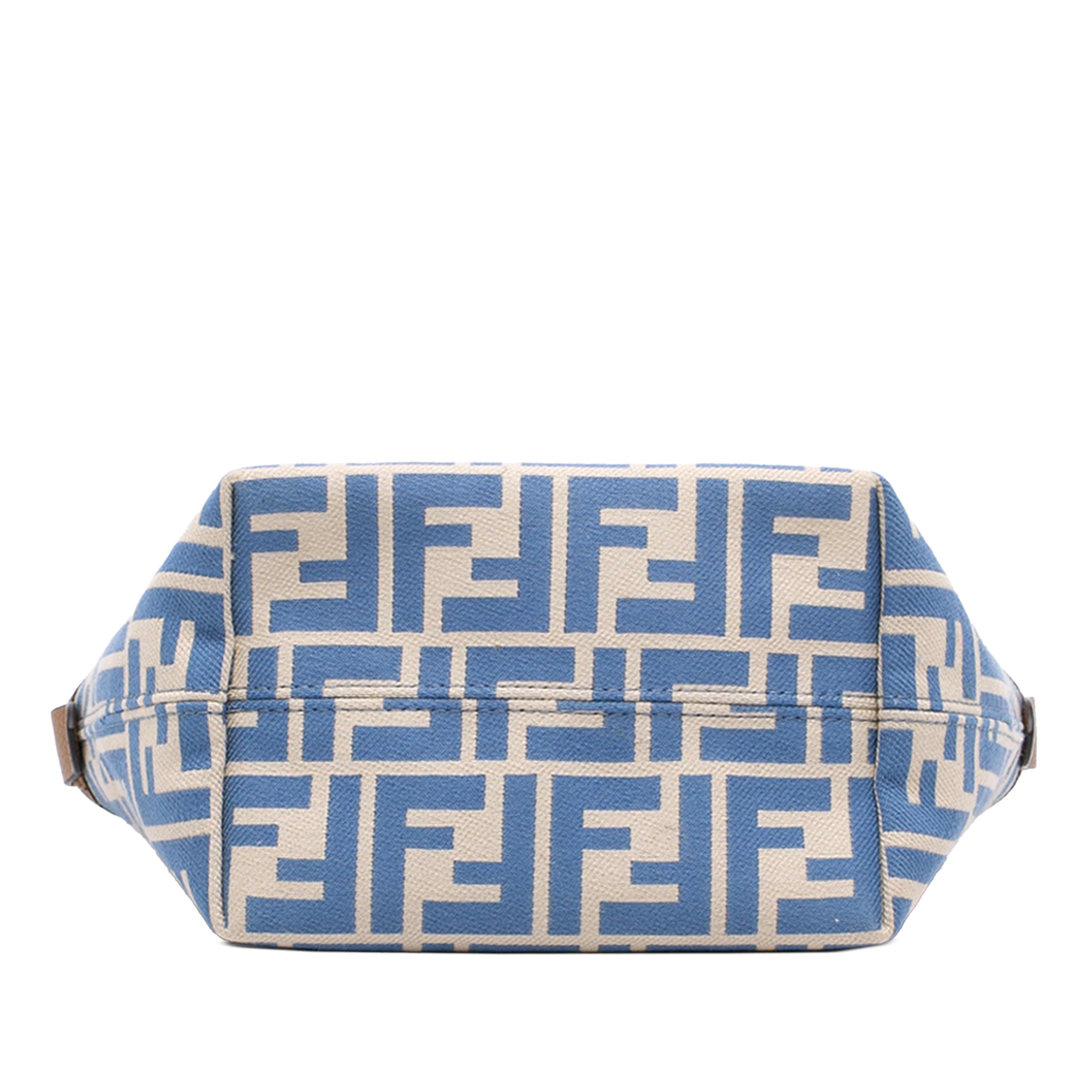 Fendi Mini Zucca Jacquard Roll Satchel, från Luxclusif, i färgen blå. Klicka för att öppna bilden i stort format