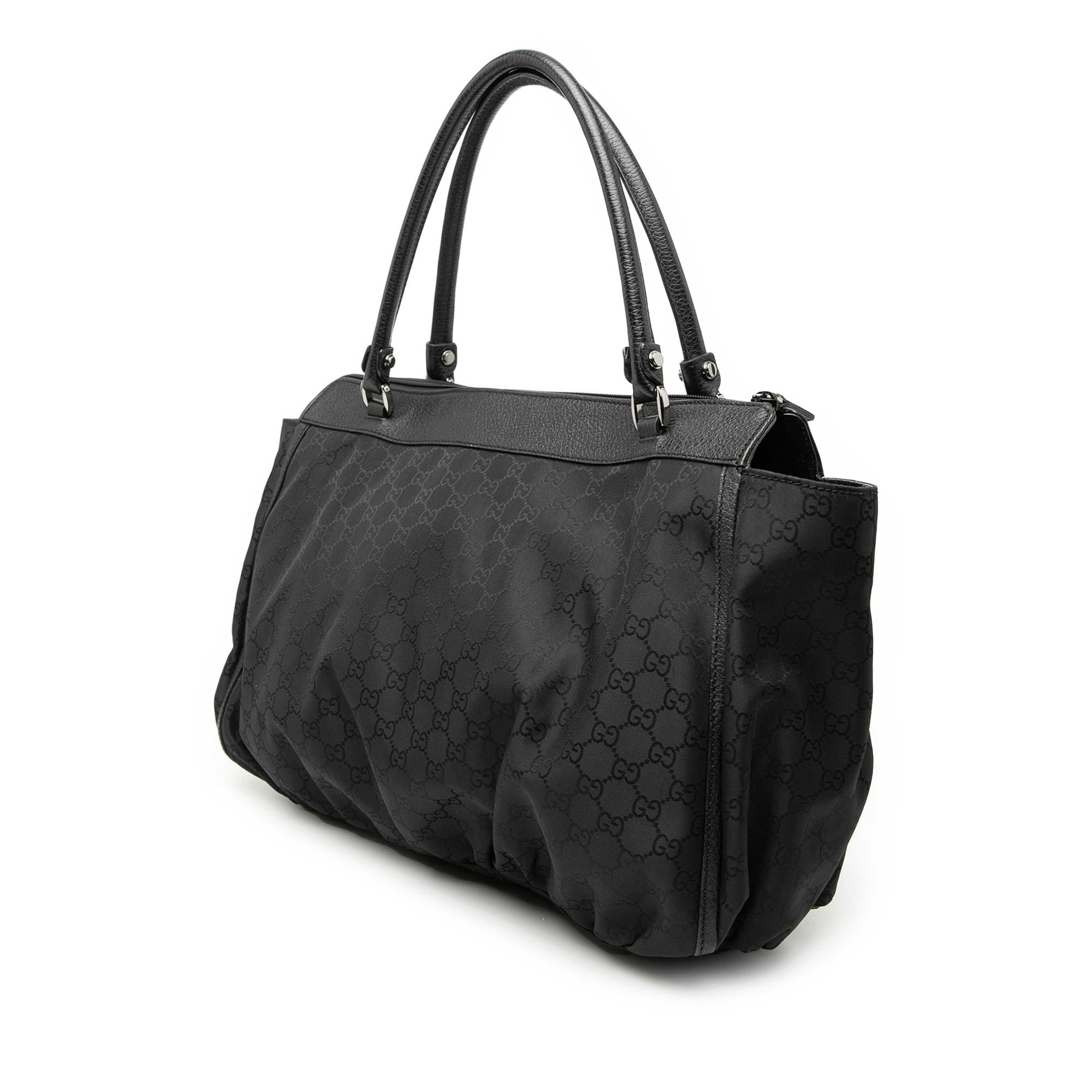 Gucci Large Gg Nylon Abbey D Ring Tote, från Luxclusif, i färgen svart. Klicka för att öppna bilden i stort format
