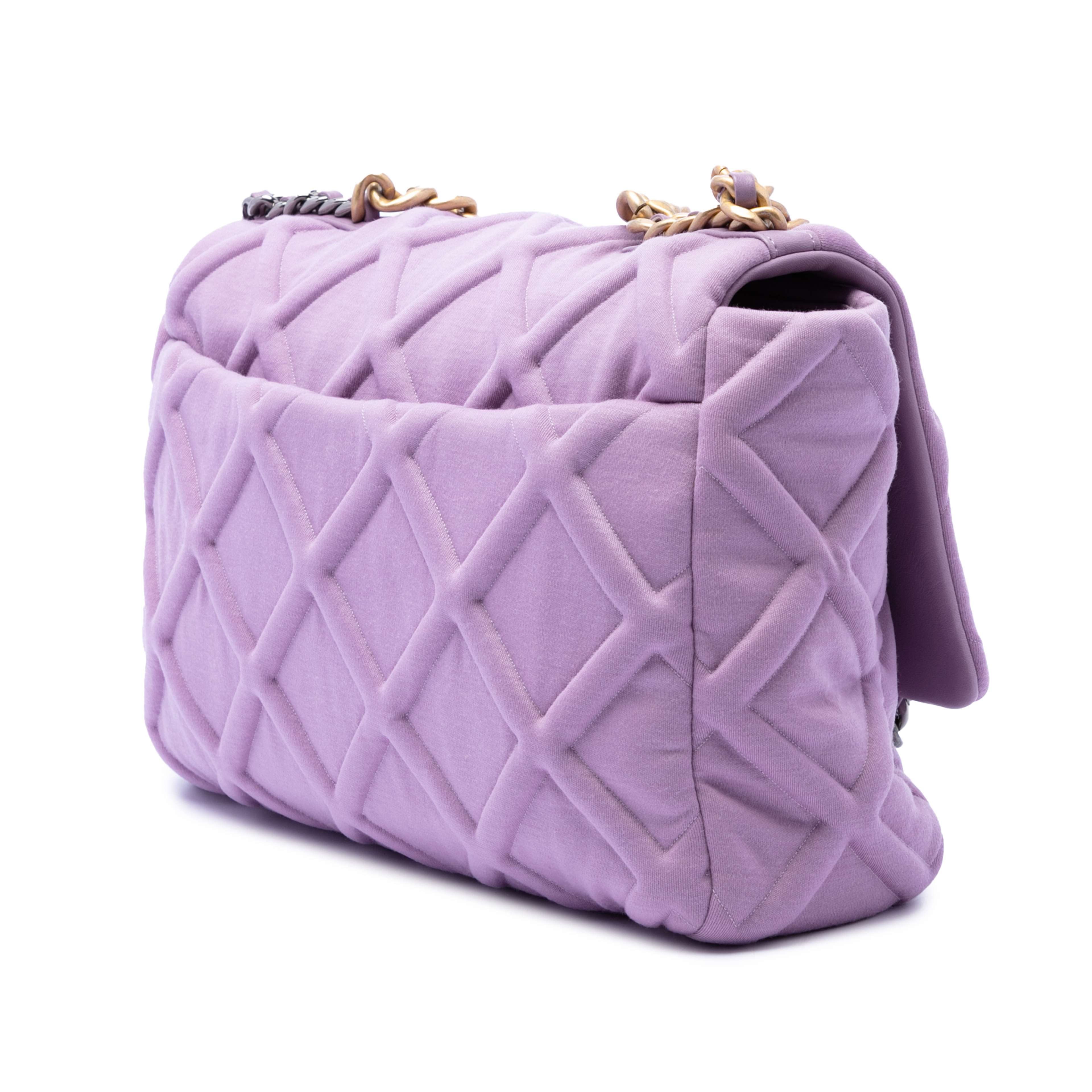 Chanel Large Jersey 19 Flap, från Luxclusif, i färgen purpur. Klicka för att öppna bilden i stort format