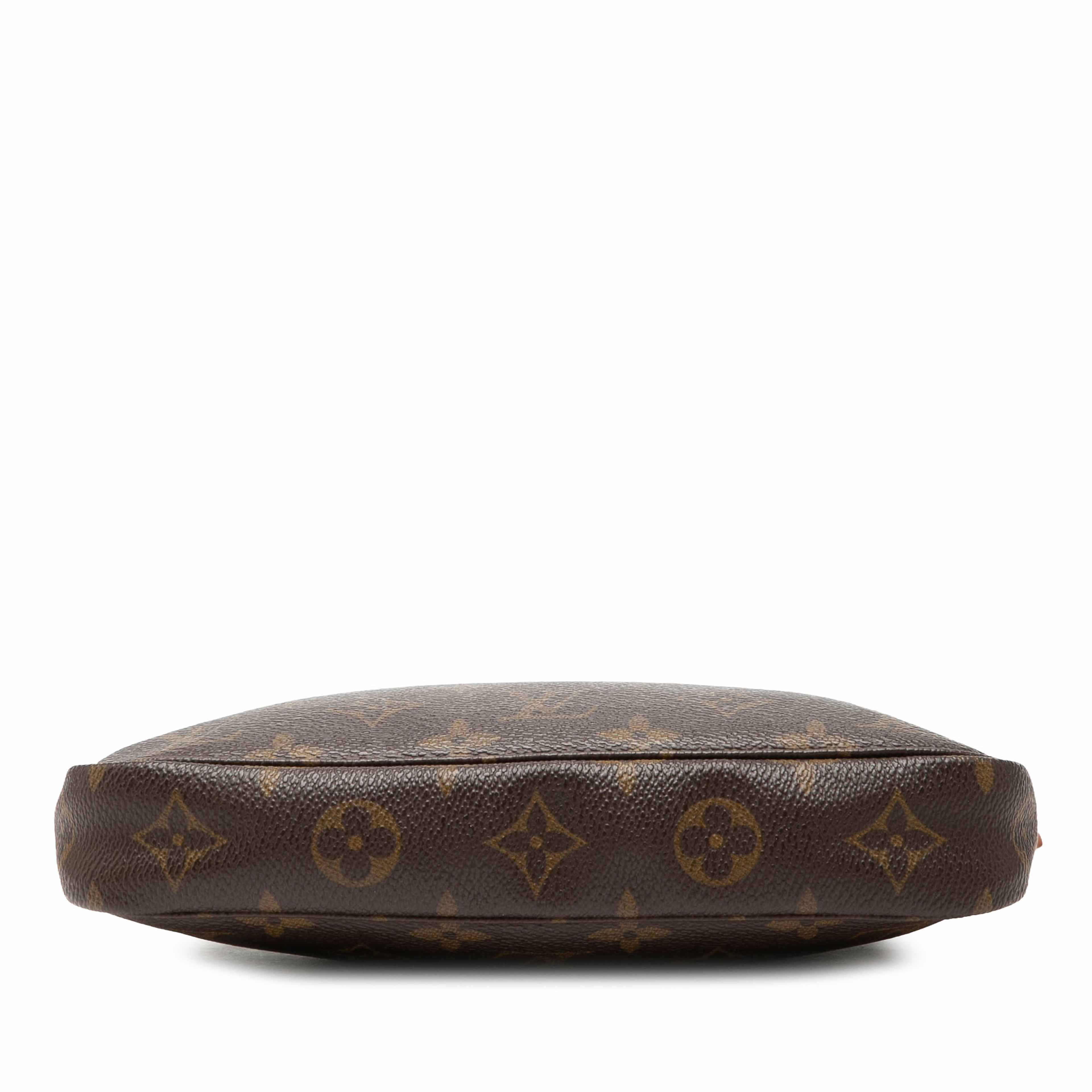 Louis Vuitton Monogram Pochette Accessoires, från Luxclusif, i färgen brun. Klicka för att öppna bilden i stort format